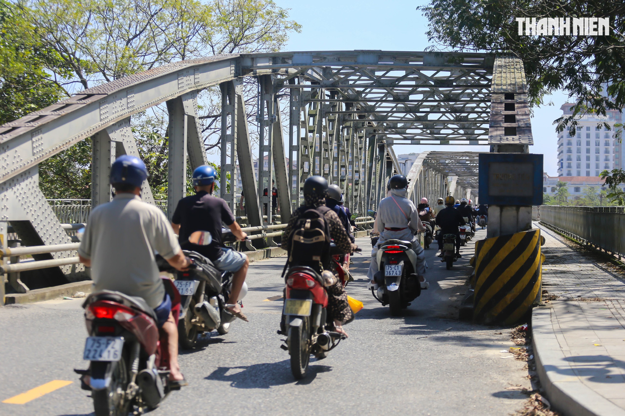 Huế sau lũ lịch sử: Nắng lên, lòng người phấn khởi - Ảnh 12.