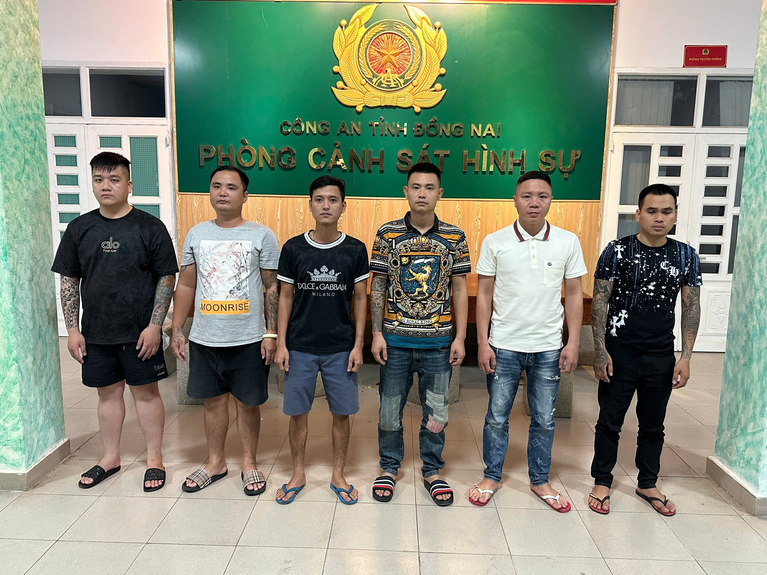 Đồng Nai: Phá đường dây cho vay nặng lãi có súng, chạy quảng cáo trên Facebook- Ảnh 1. Đồng Nai: Phá đường dây cho vay nặng lãi có súng, chạy quảng cáo trên Facebook- Ảnh 1.