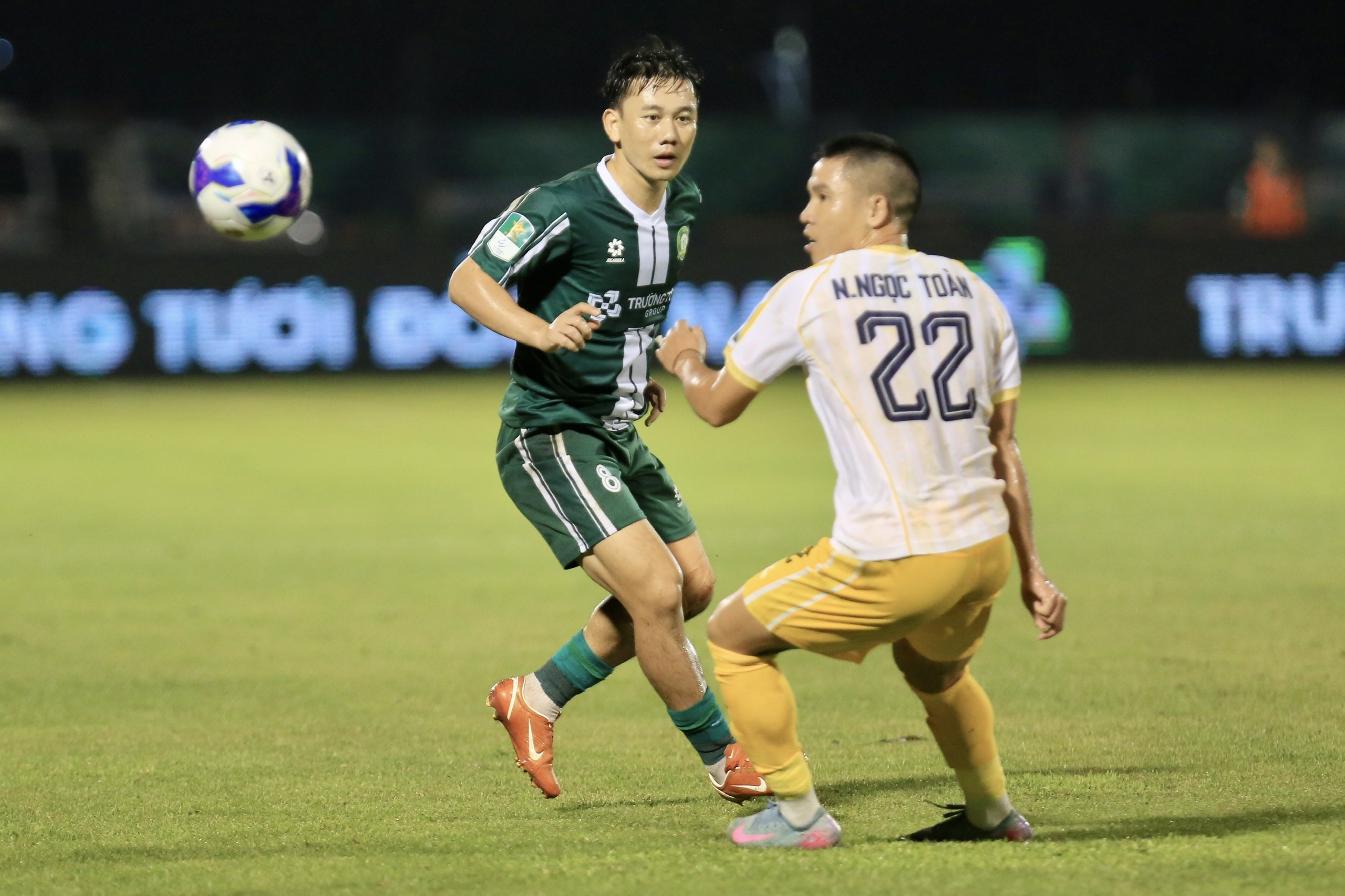 Trường Tươi Đồng Nai thắng sát nút Quy Nhơn: Cựu tiền đạo U.23 Việt Nam sắm vai người hùng- Ảnh 2.