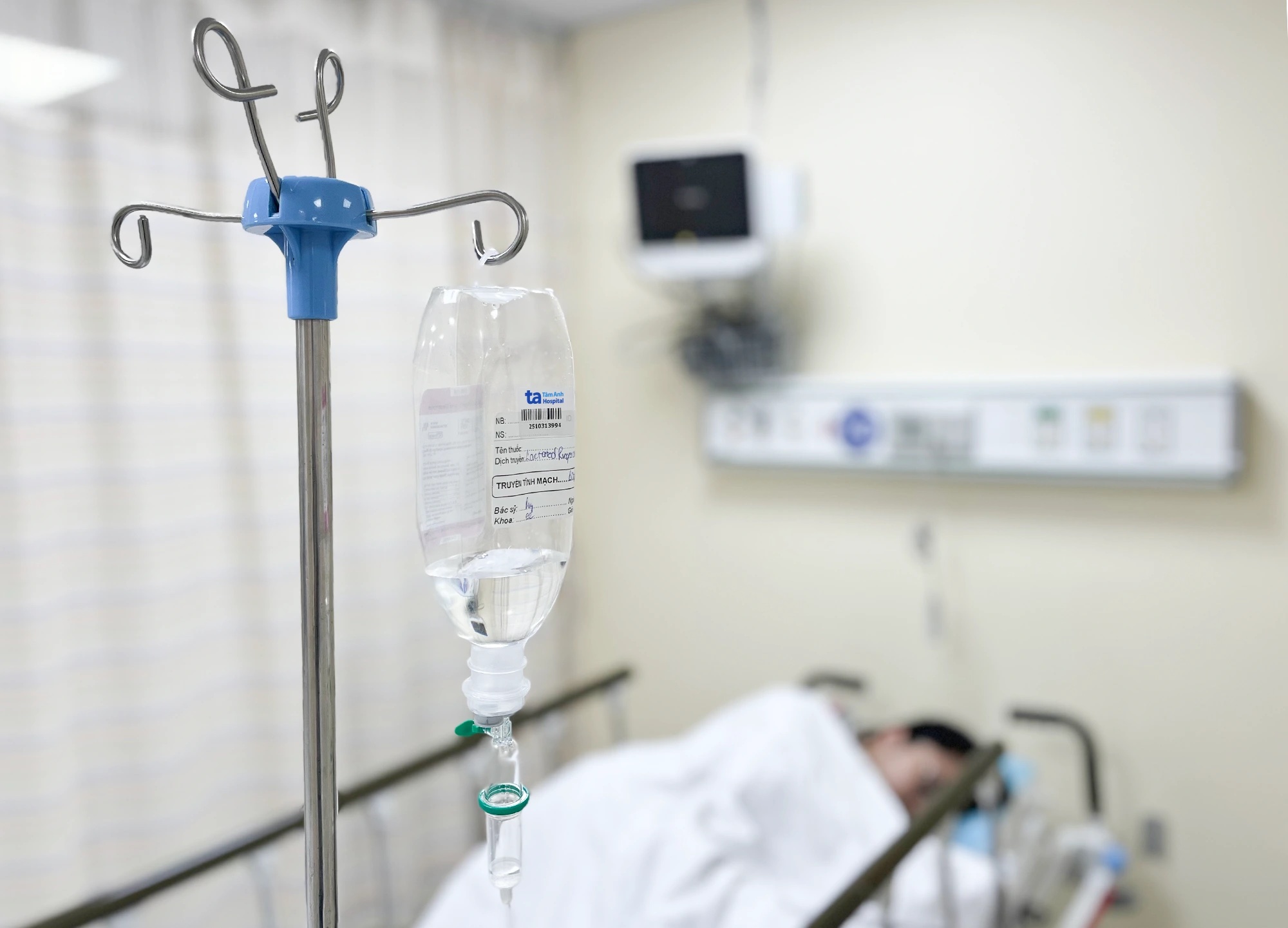 Đã xác định được nguyên nhân gây ngộ độc cho hơn 80 người sau ăn bánh mì - Ảnh 1.