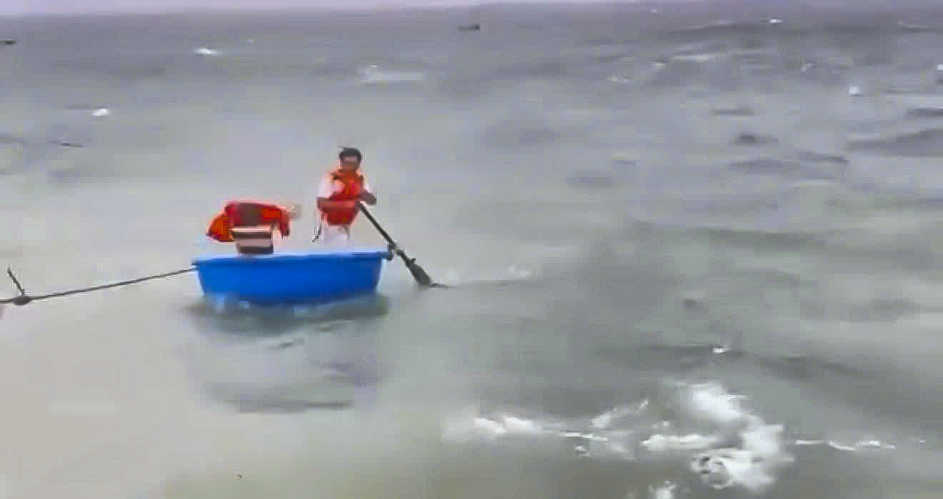 Tìm thấy người thứ 2 trong vụ 3 người mất tích ở đặc khu Lý Sơn - Ảnh 4.