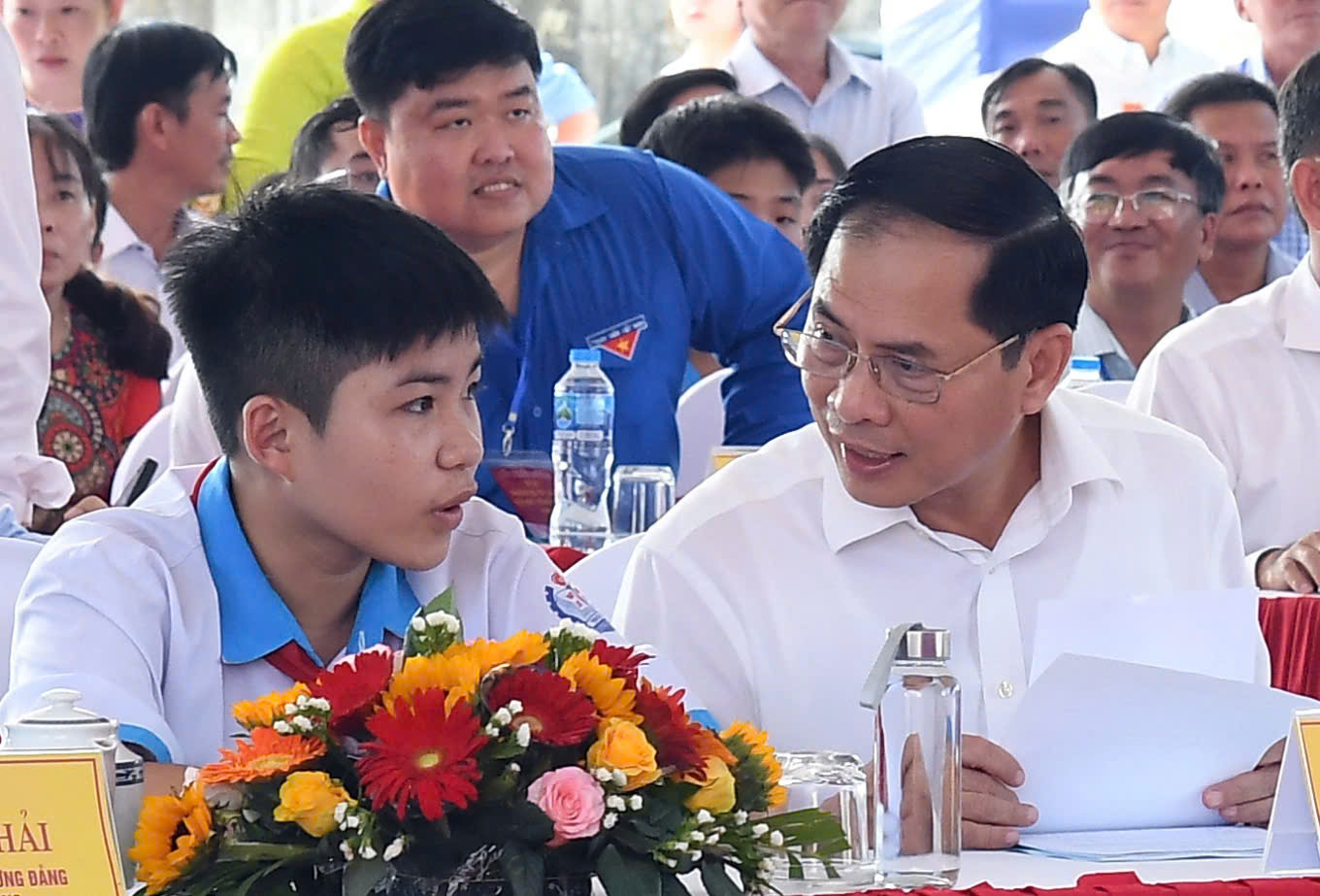 Premier start bouw van 72 internaats voor grensleerlingen - Foto 8. Thủ tướng phát động khởi công xây dựng 72 trường nội trú cho học sinh vùng biên - Ảnh 8.