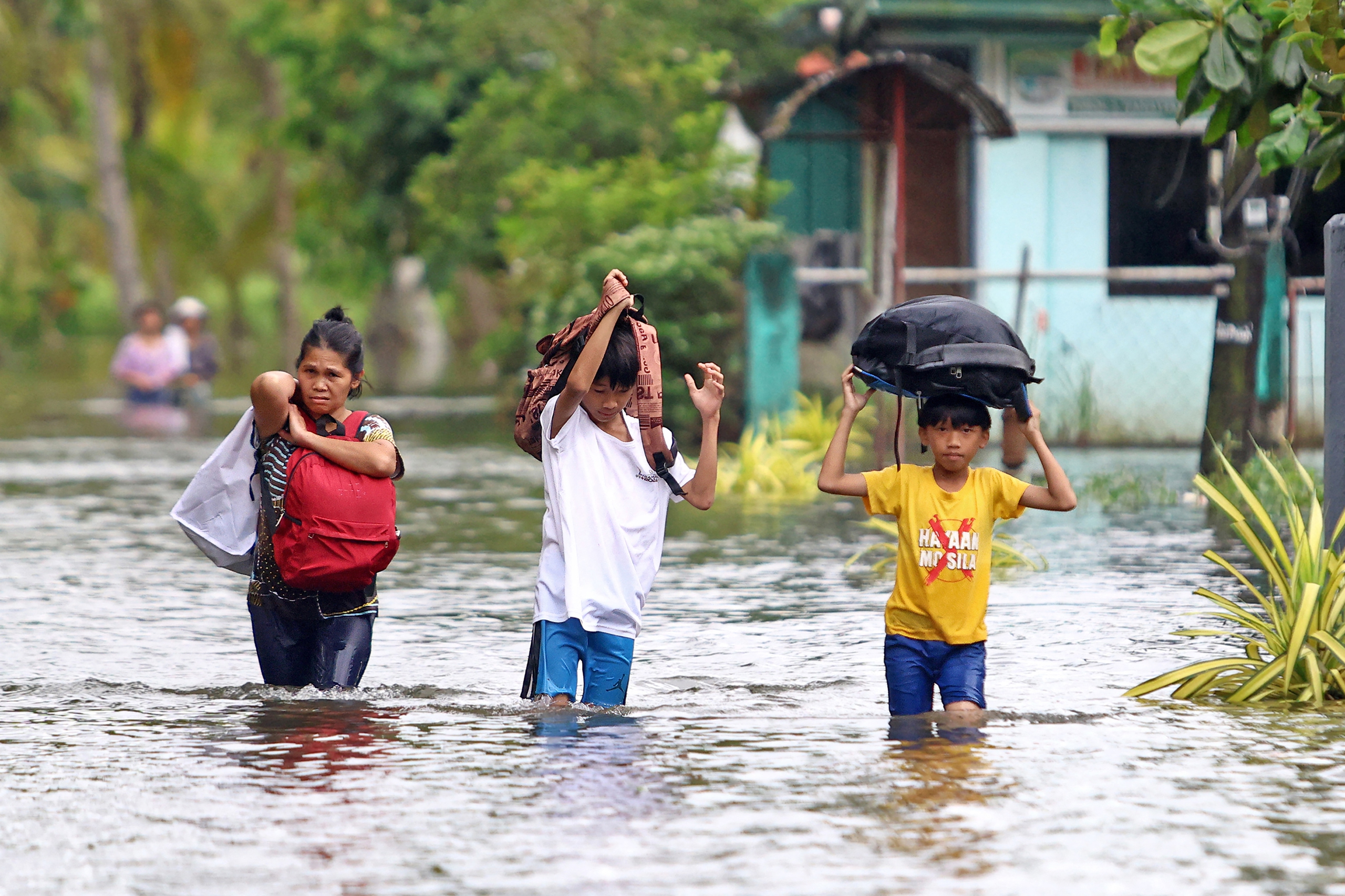 Philippines cảnh báo đỏ về bão Fung Wong, số người chết vì bão Kalmaegi tăng lên 204 - Ảnh 1.