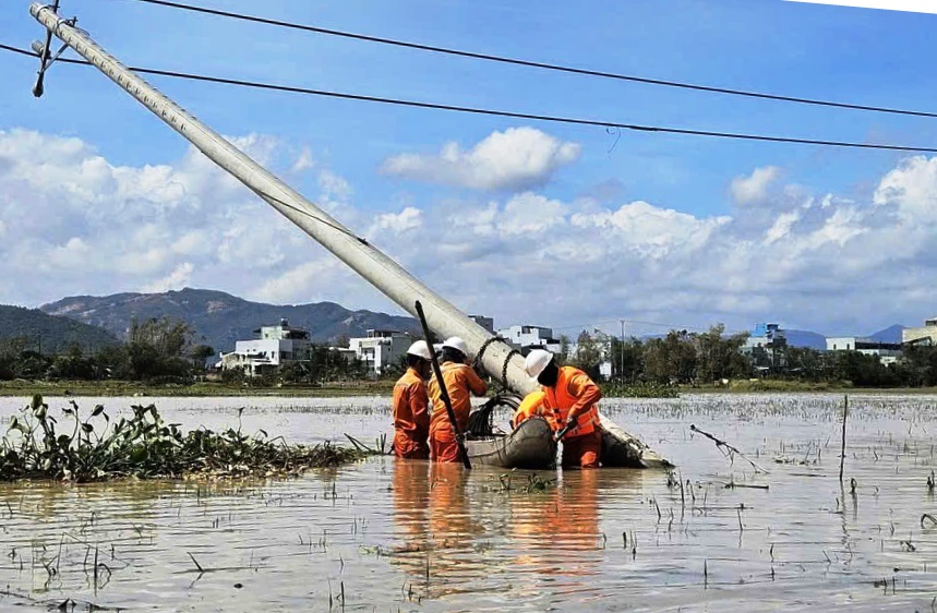Gia Lai và Đắk Lắk chịu thiệt hại hạ tầng điện nặng nhất do bão Kalmaegi - Ảnh 1.