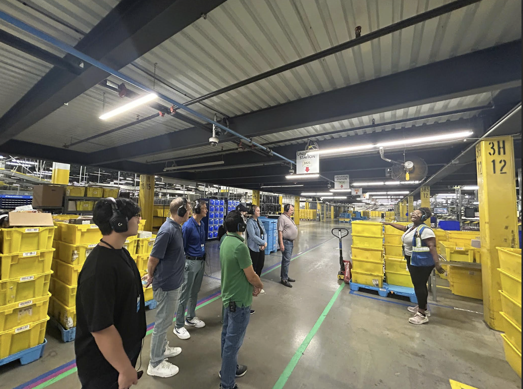 Trái tim của 'đế chế' Amazon: Người Việt ở Mỹ kể chuyện lần đầu bước vào bên trong- Ảnh 1. Trái tim của 'đế chế' Amazon: Người Việt ở Mỹ kể chuyện lần đầu bước vào bên trong- Ảnh 1.