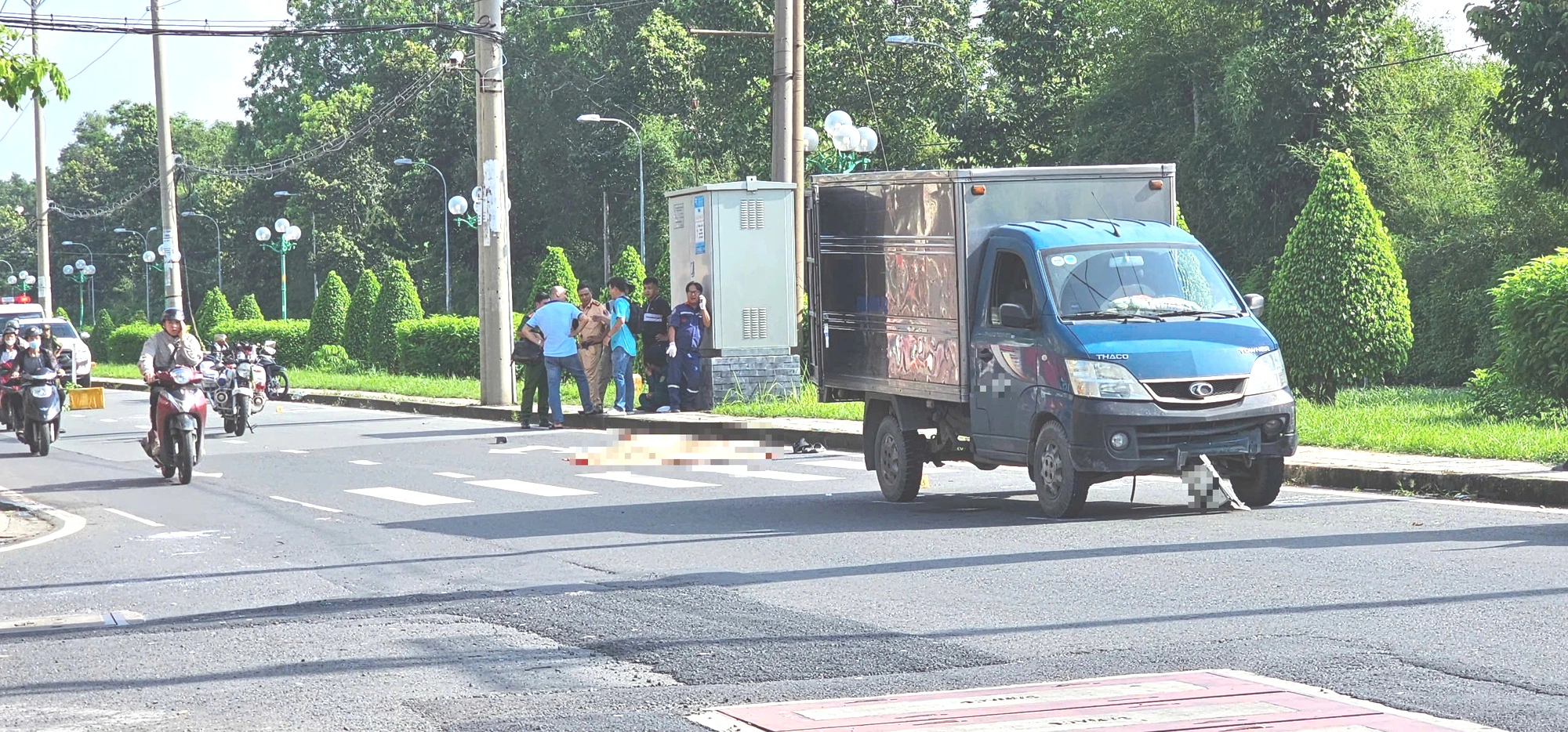 Công an TP.HCM điều tra vụ tai nạn làm chết 1 người đi bộ- Ảnh 1. Công an TP.HCM điều tra vụ tai nạn làm chết 1 người đi bộ- Ảnh 1.