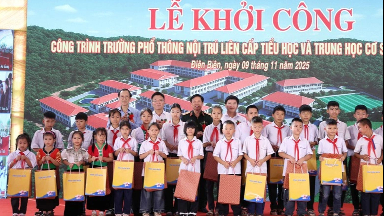 Premier start bouw van 72 internaats voor grensleerlingen - Foto 6. Thủ tướng phát động khởi công xây dựng 72 trường nội trú cho học sinh vùng biên - Ảnh 6.