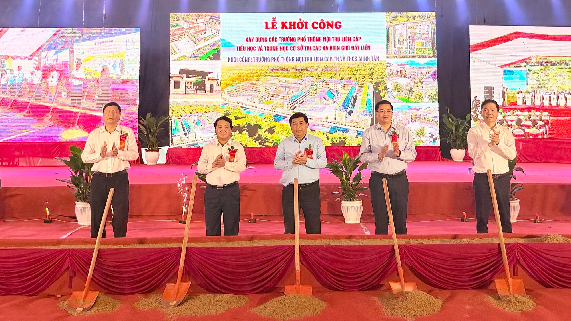 Premier start bouw van 72 internaats voor leerlingen in grensgebieden - Foto 9. Thủ tướng phát động khởi công xây dựng 72 trường nội trú cho học sinh vùng biên - Ảnh 9.