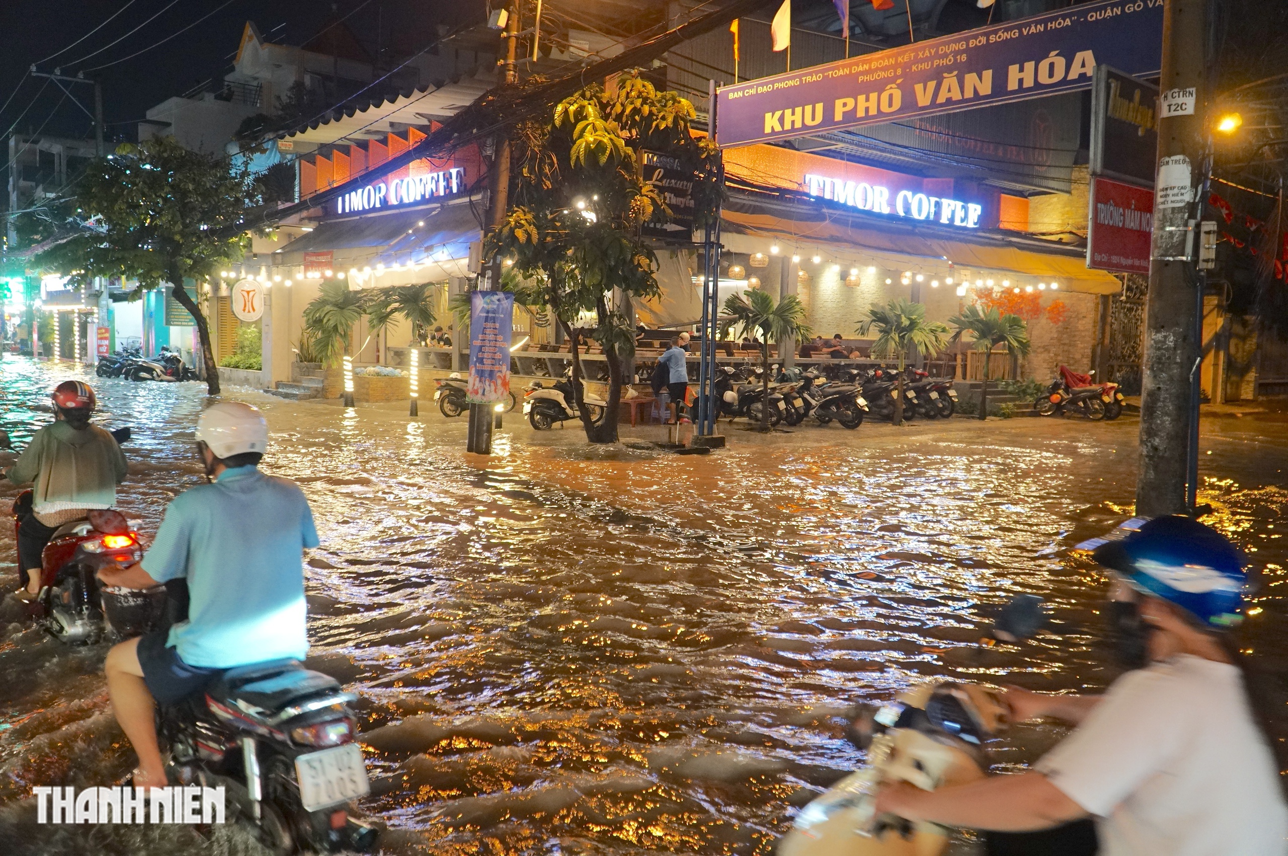 Mưa lớn cuối tuần: Nước ngập hơn 4 tiếng vẫn chưa rút ở đường Nguyễn Văn Khối - Ảnh 5.