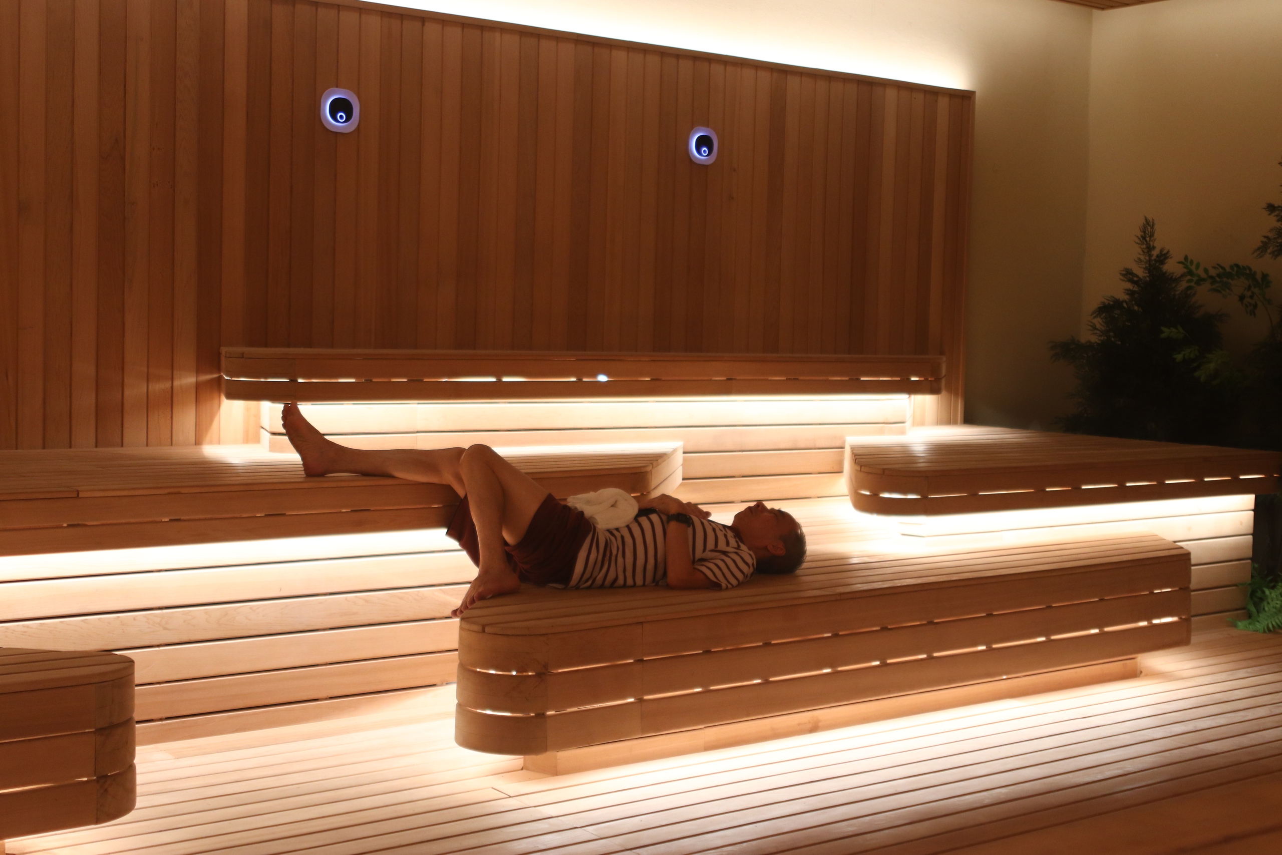 Dịch vụ ăn uống, thư giãn xuyên đêm phục vụ hàng chục ngàn fan G-Dragon - Ảnh 4.