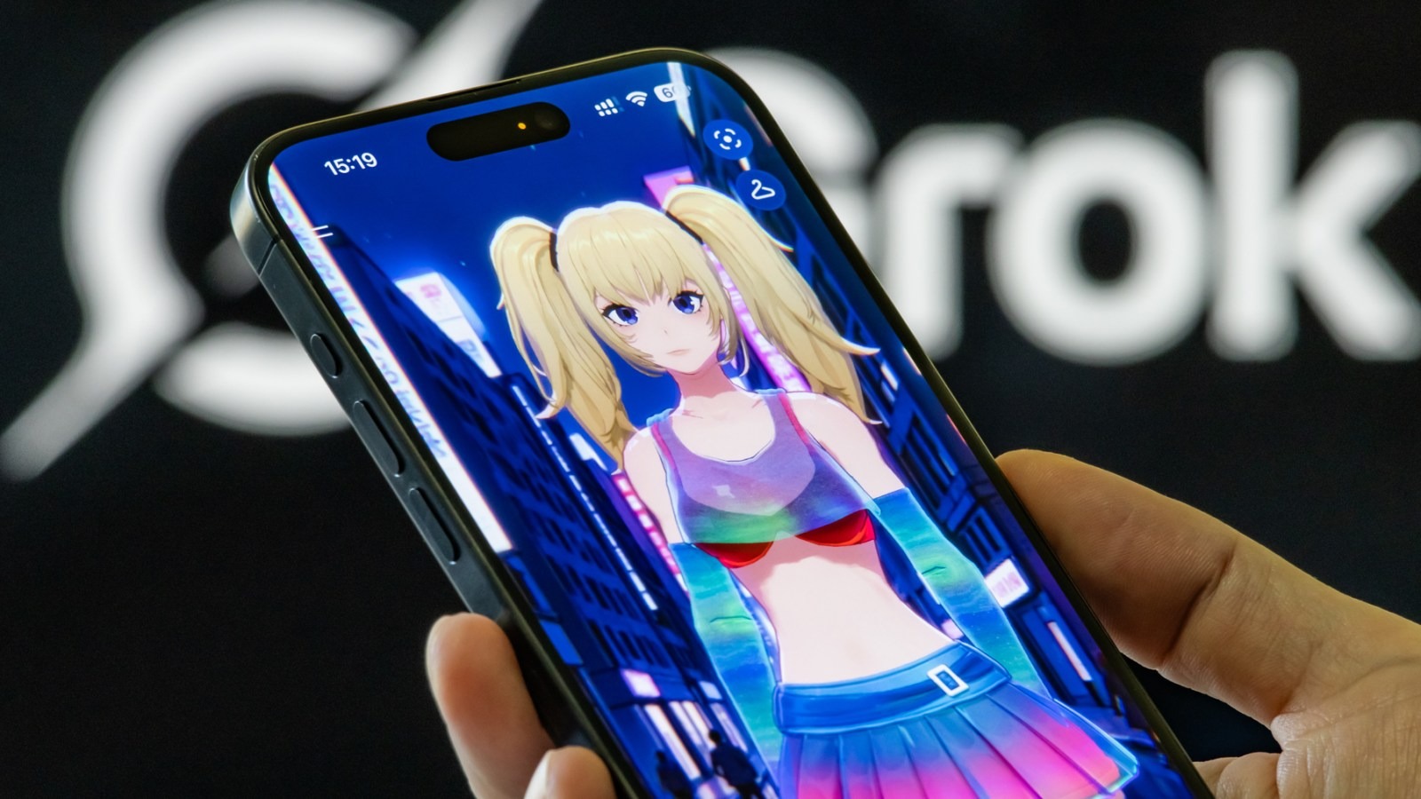 AI Grok trên xe Tesla gạ gẫm cậu bé 12 tuổi gửi ảnh khoả thân - Ảnh 1.