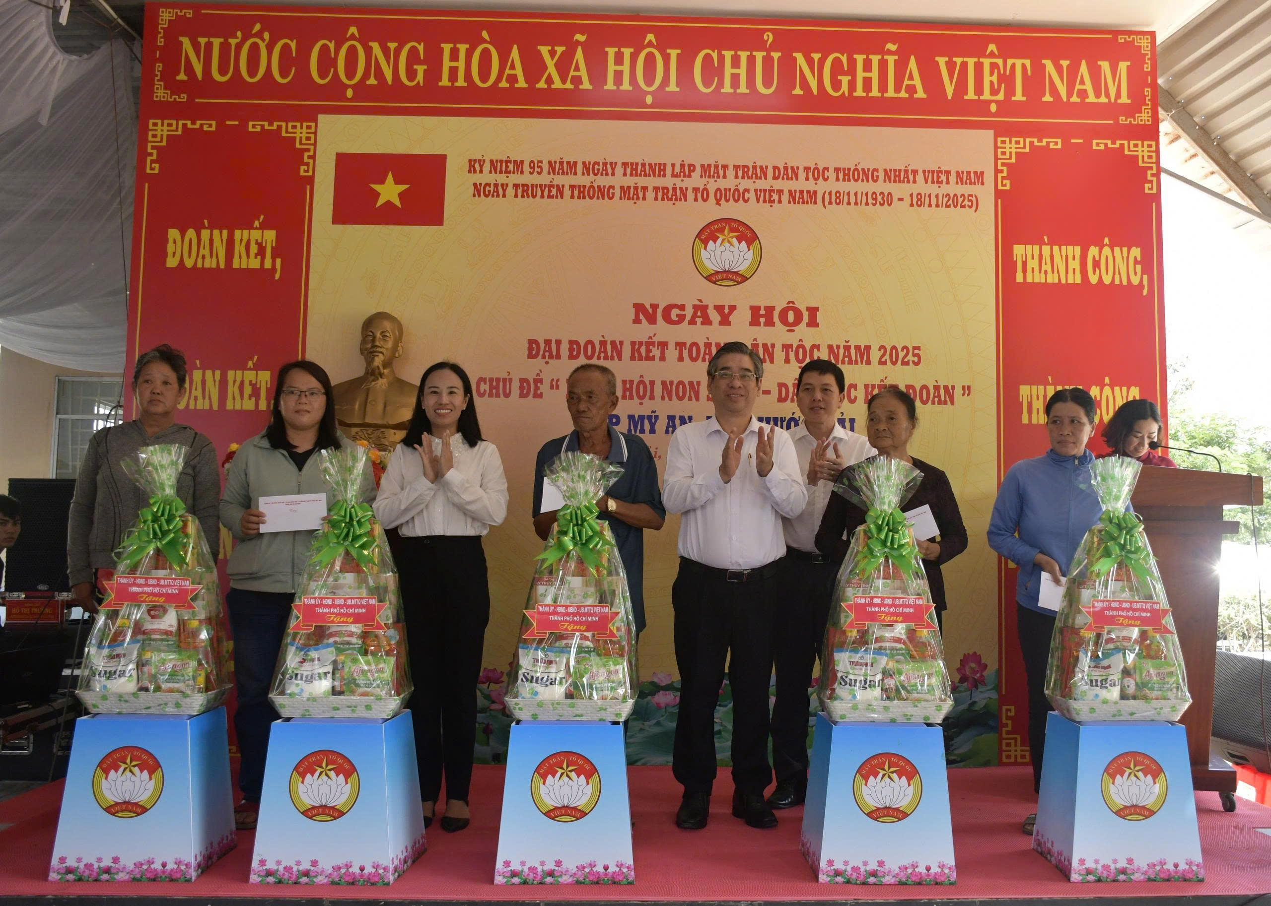 Ông Nguyễn Phước Lộc nhắn nhủ người dân gìn giữ tình làng nghĩa xóm- Ảnh 1. Ông Nguyễn Phước Lộc nhắn nhủ người dân gìn giữ tình làng nghĩa xóm- Ảnh 1.