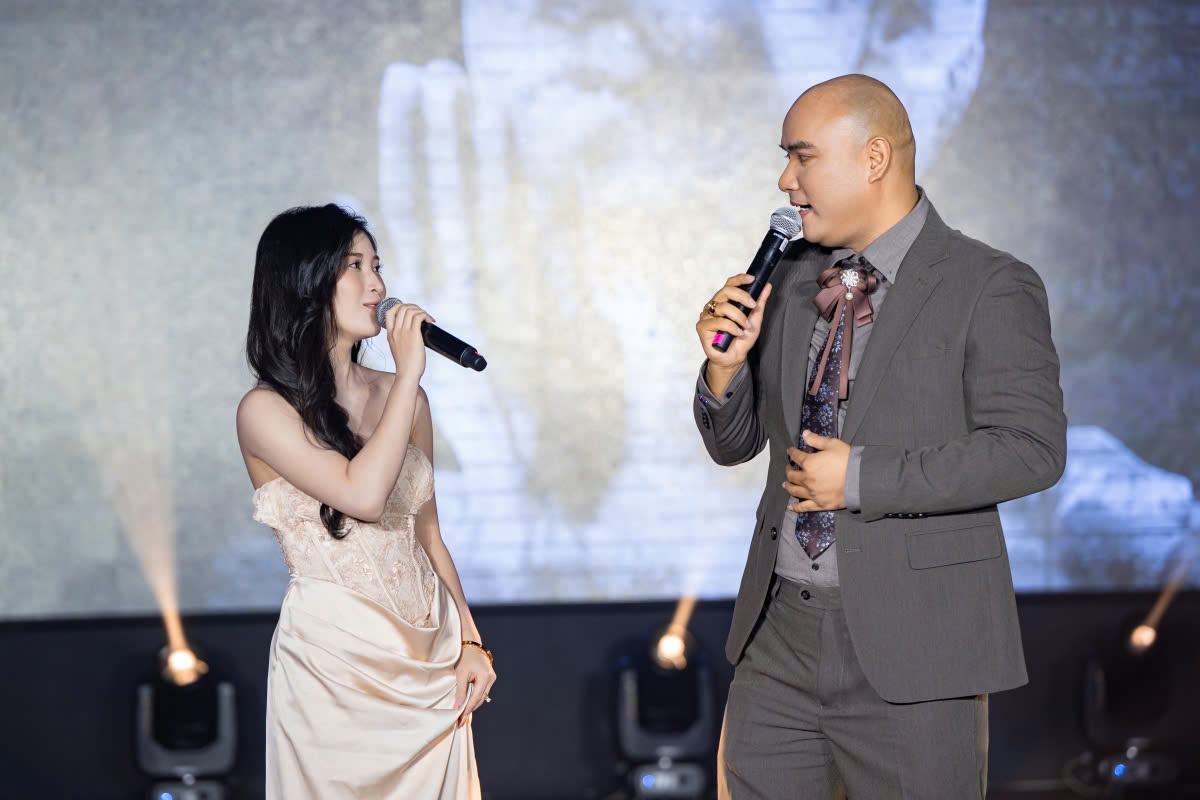 A Tuân chúc mừng hit Lệ ngang trời đạt tỉ view cùng những chia sẻ chân tình - Ảnh 3.