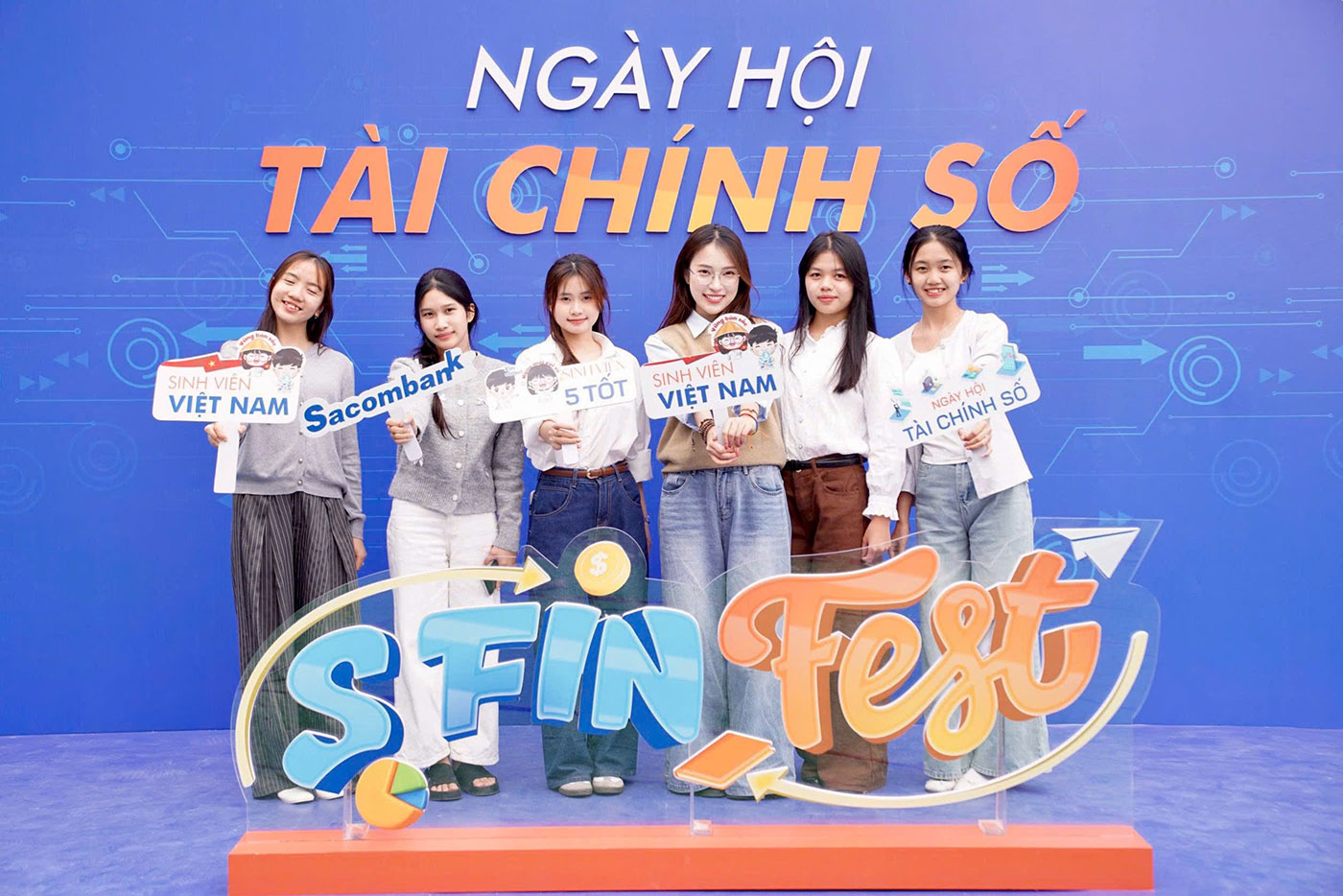 Sacombank lan tỏa tinh thần tài chính thông minh đến thế hệ trẻ qua S-FINFEST 2025 - Ảnh 8.