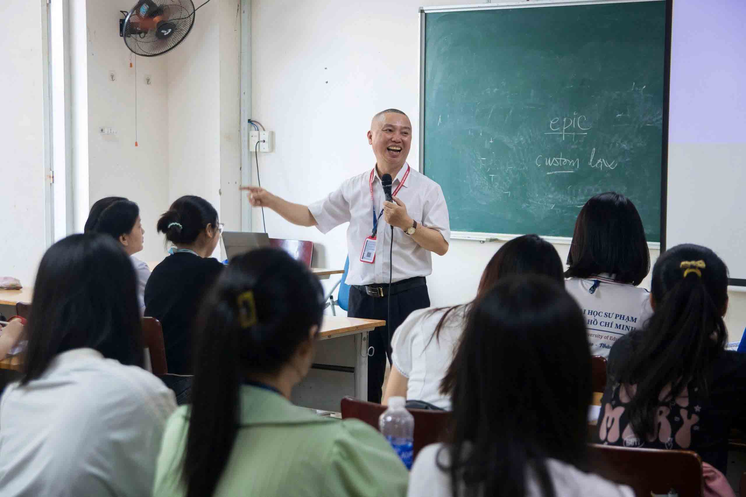 Tiếng Anh thành ngôn ngữ thứ hai: Lộ trình đào tạo giáo viên song ngữ - Ảnh 2.