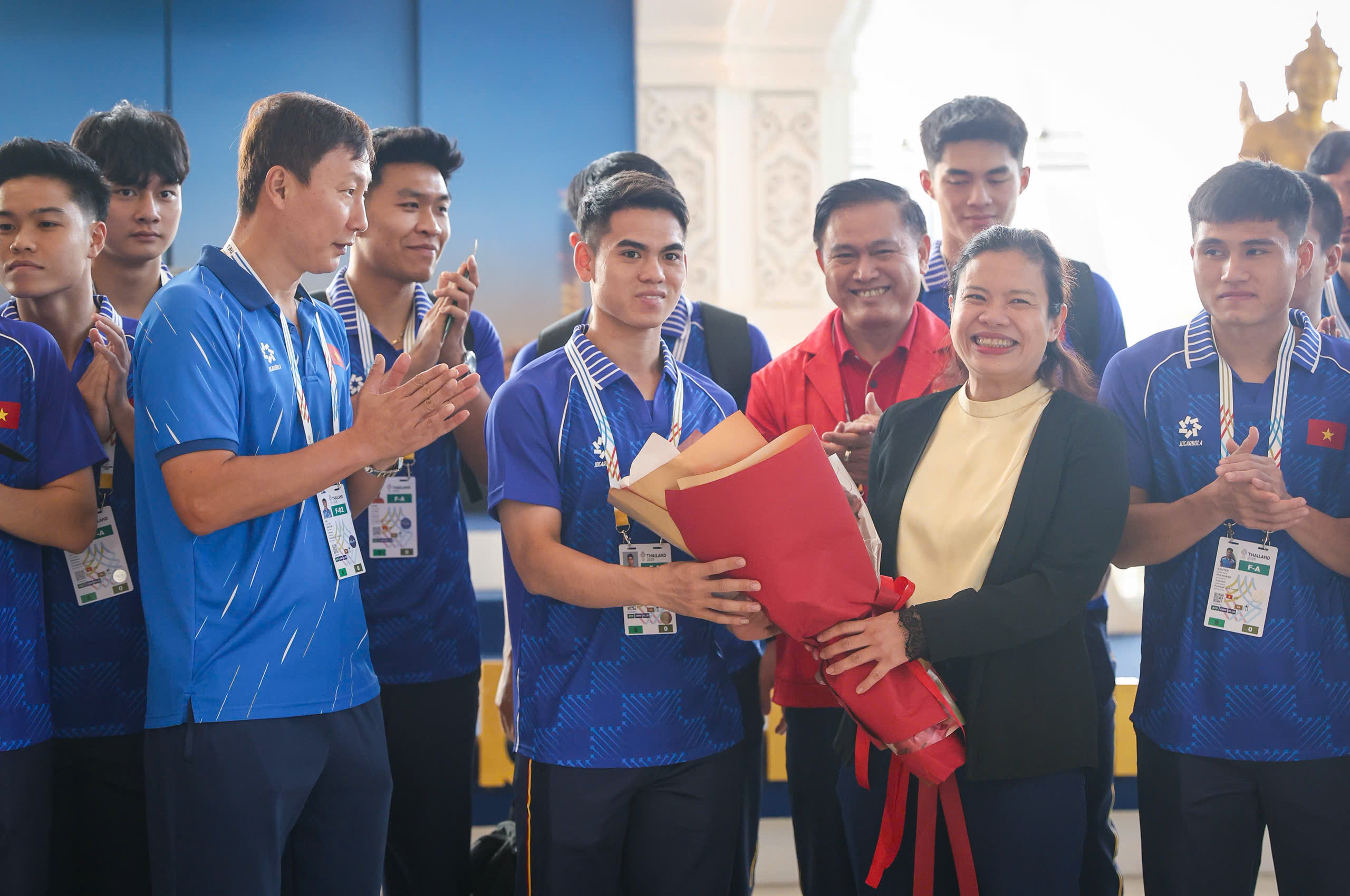 Đội U.23 Việt Nam đ&atilde; đến Th&aacute;i Lan, luyện tập ngay cho trận gặp L&agrave;o - Ảnh 2.