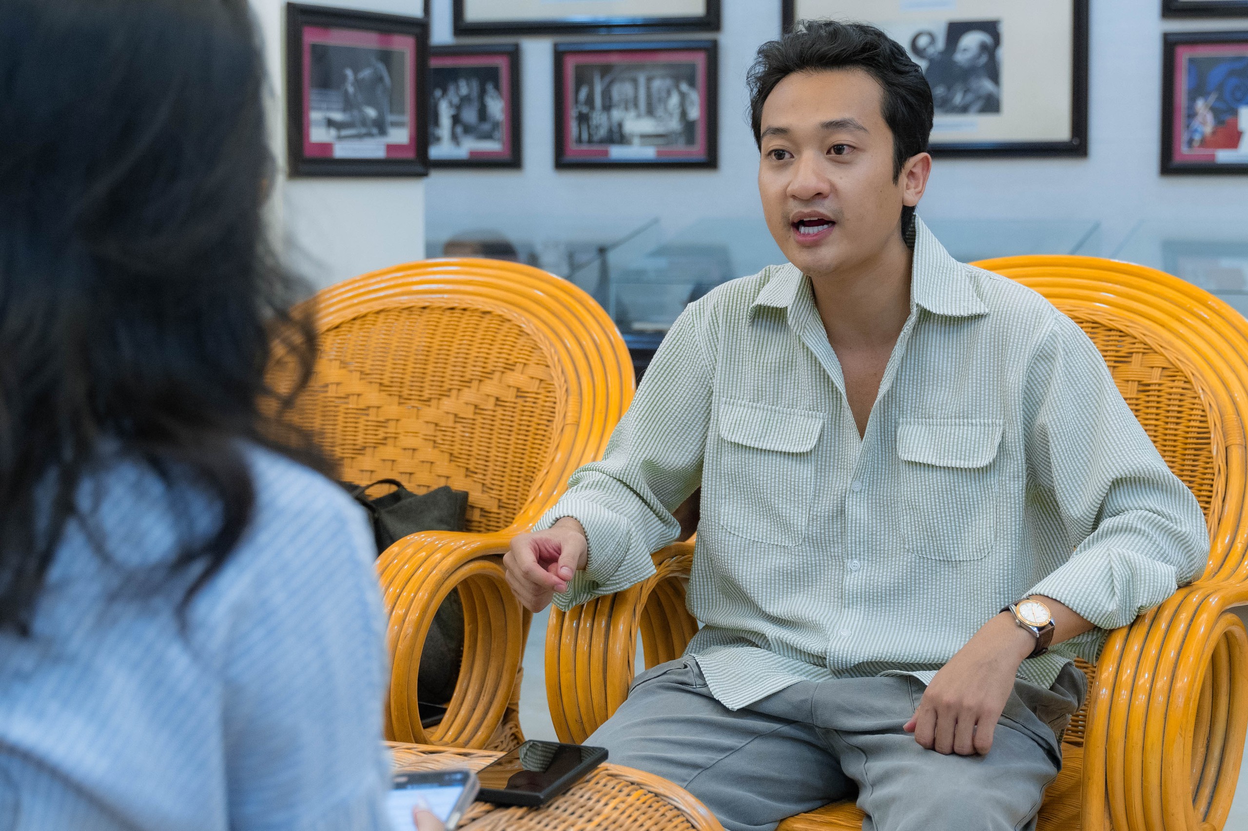 Giữ nghề kịch nói giữa thời 'bội thực giải trí': Góc khuất ít ai biết - Ảnh 1.