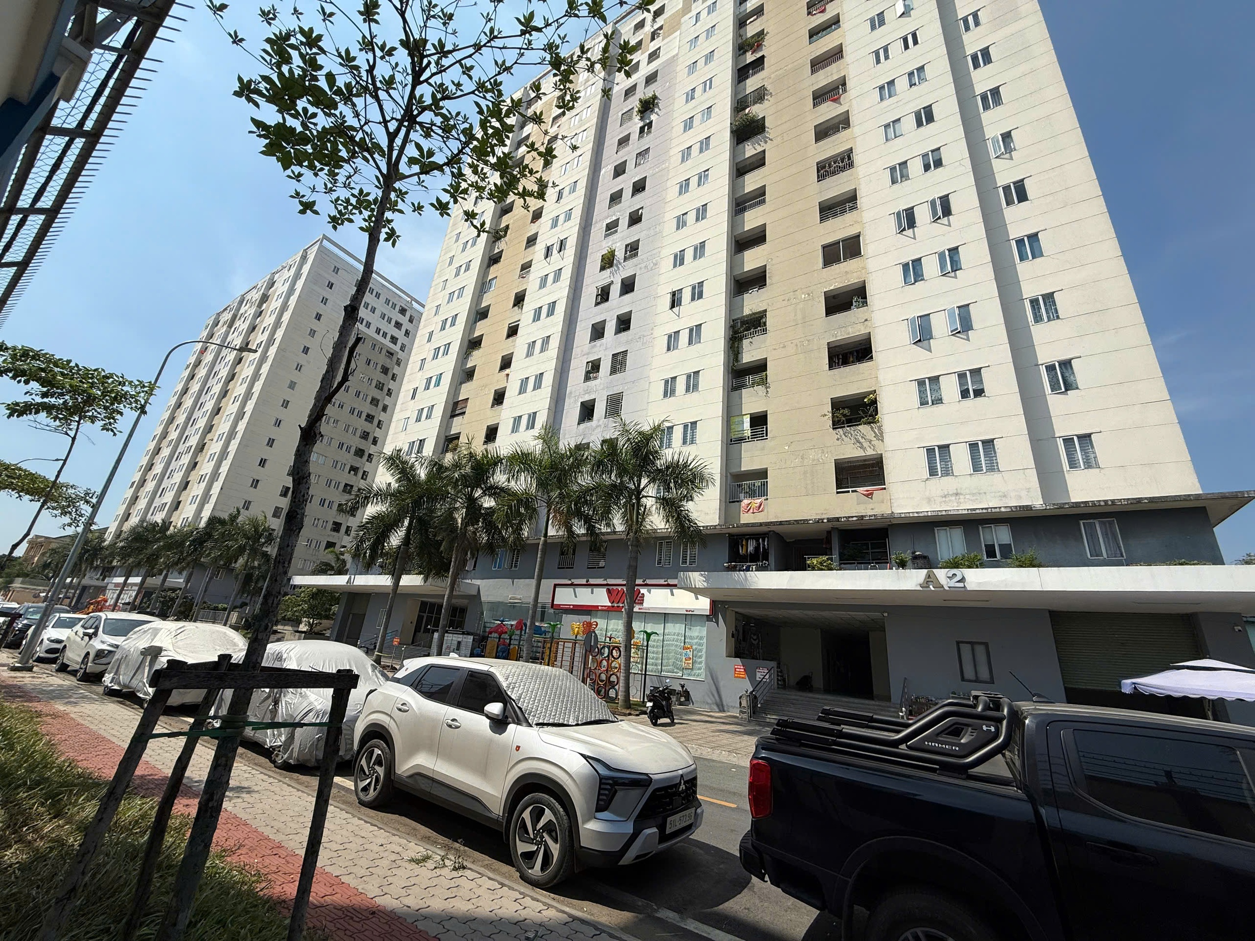 Dù đã được gỡ vướng, nhưng người mua nhà vẫn chưa được cấp sổ hồng   - Ảnh 2.