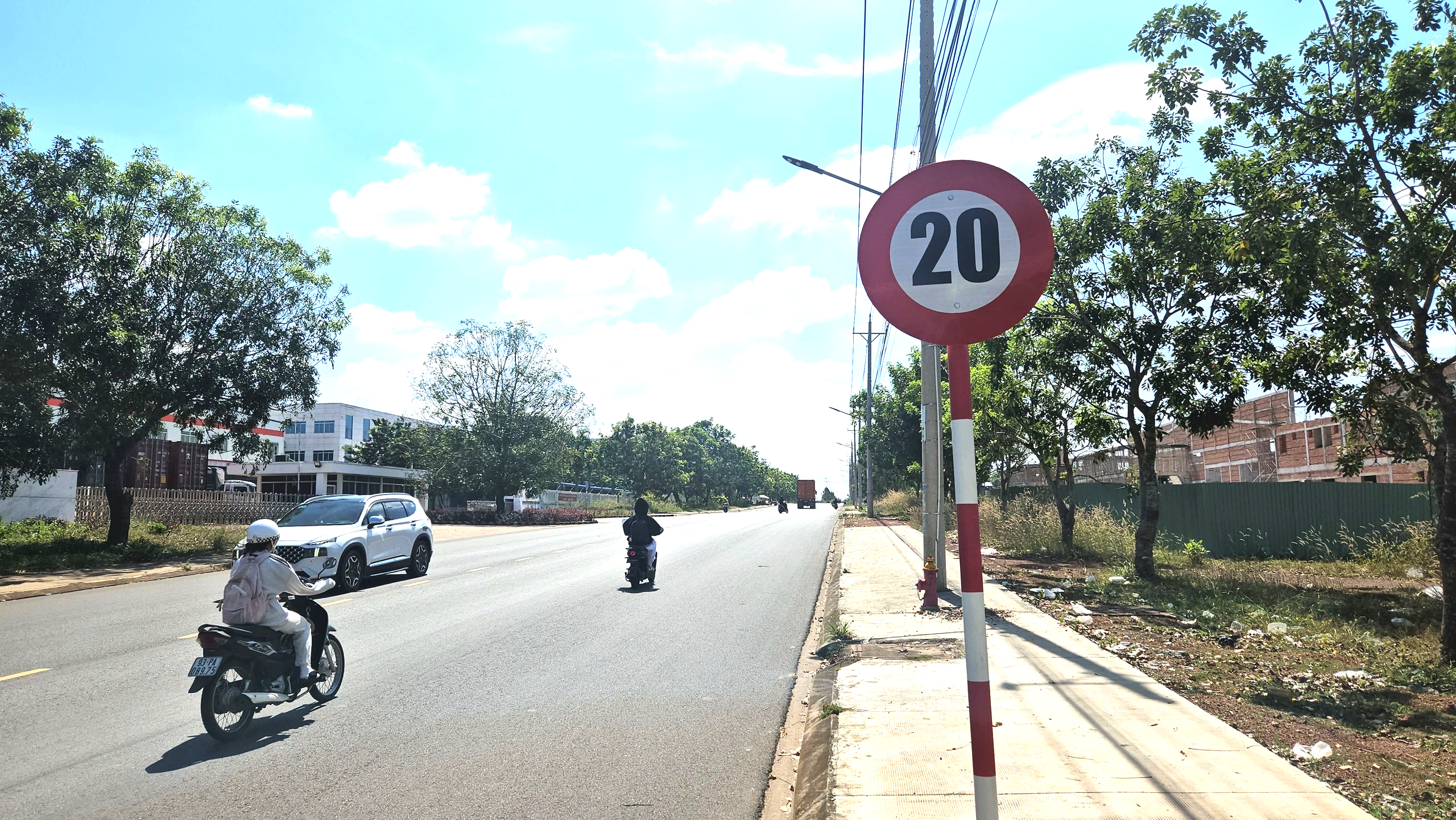 Biển báo 20 km/giờ ở Đồng Nai: Sở Xây dựng nói gì? - Ảnh 1.