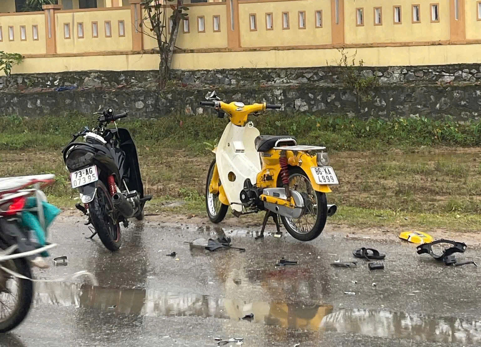 Quảng Trị: Tai nạn 2 xe máy, 1 học sinh tử vong - Ảnh 1. Quảng Trị: Tai nạn 2 xe máy, 1 học sinh tử vong - Ảnh 1.