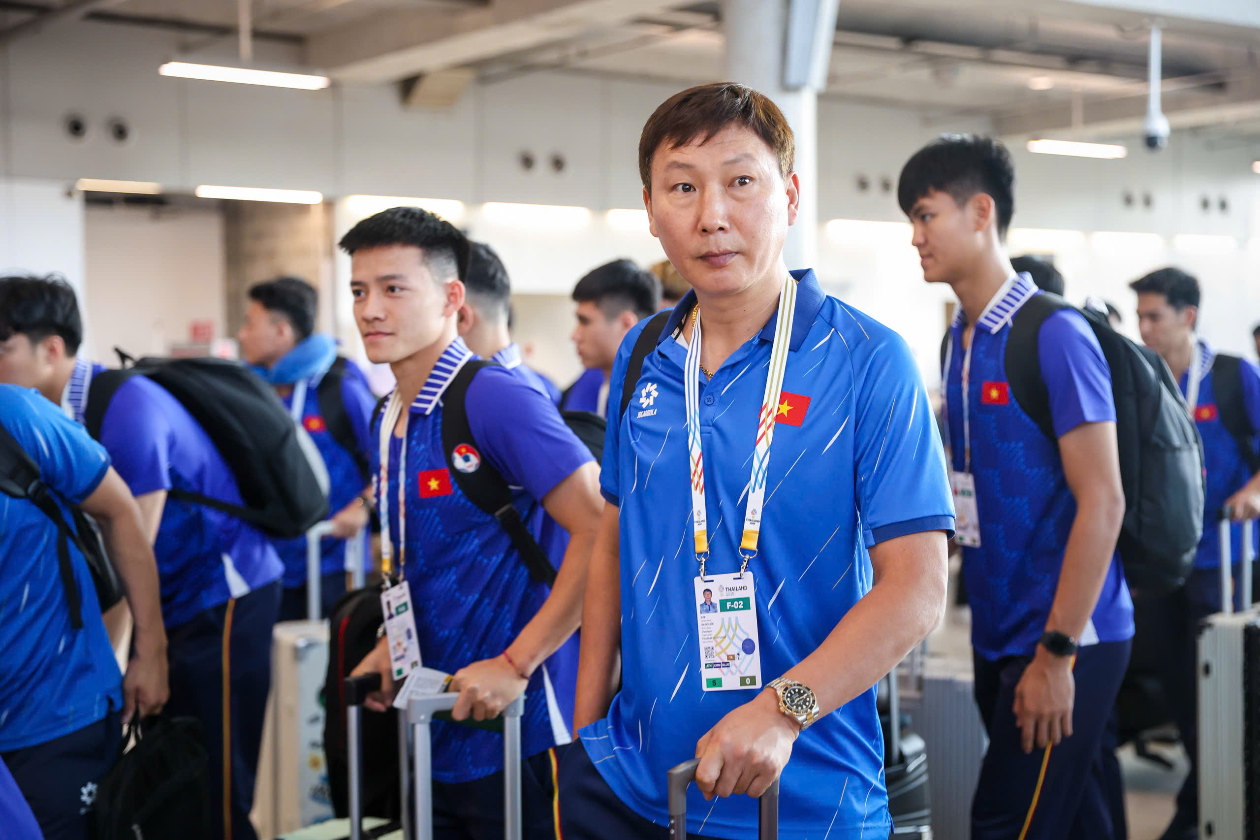 Đội U.23 Việt Nam đ&atilde; đến Th&aacute;i Lan, luyện tập ngay cho trận gặp L&agrave;o - Ảnh 1.