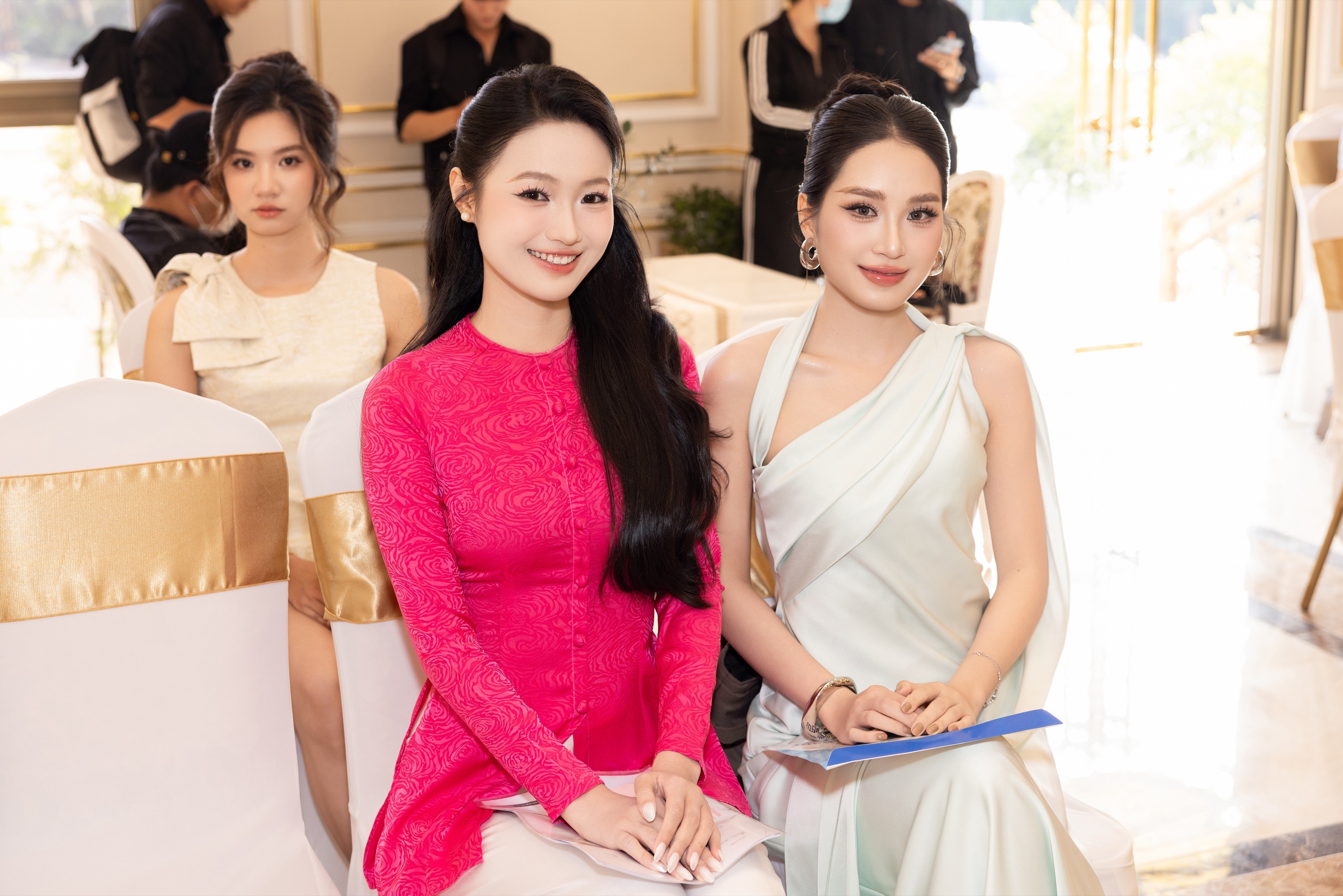 Bác sĩ, kỹ sư gây chú ý khi ghi danh Hoa hậu Thế giới Việt Nam - Ảnh 1.