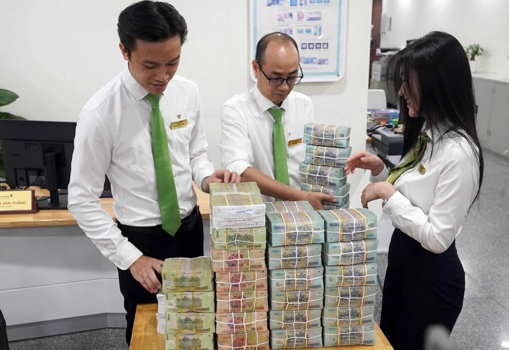 Nhiều chính sách nổi bật có hiệu lực từ tháng 12 - Ảnh 2.