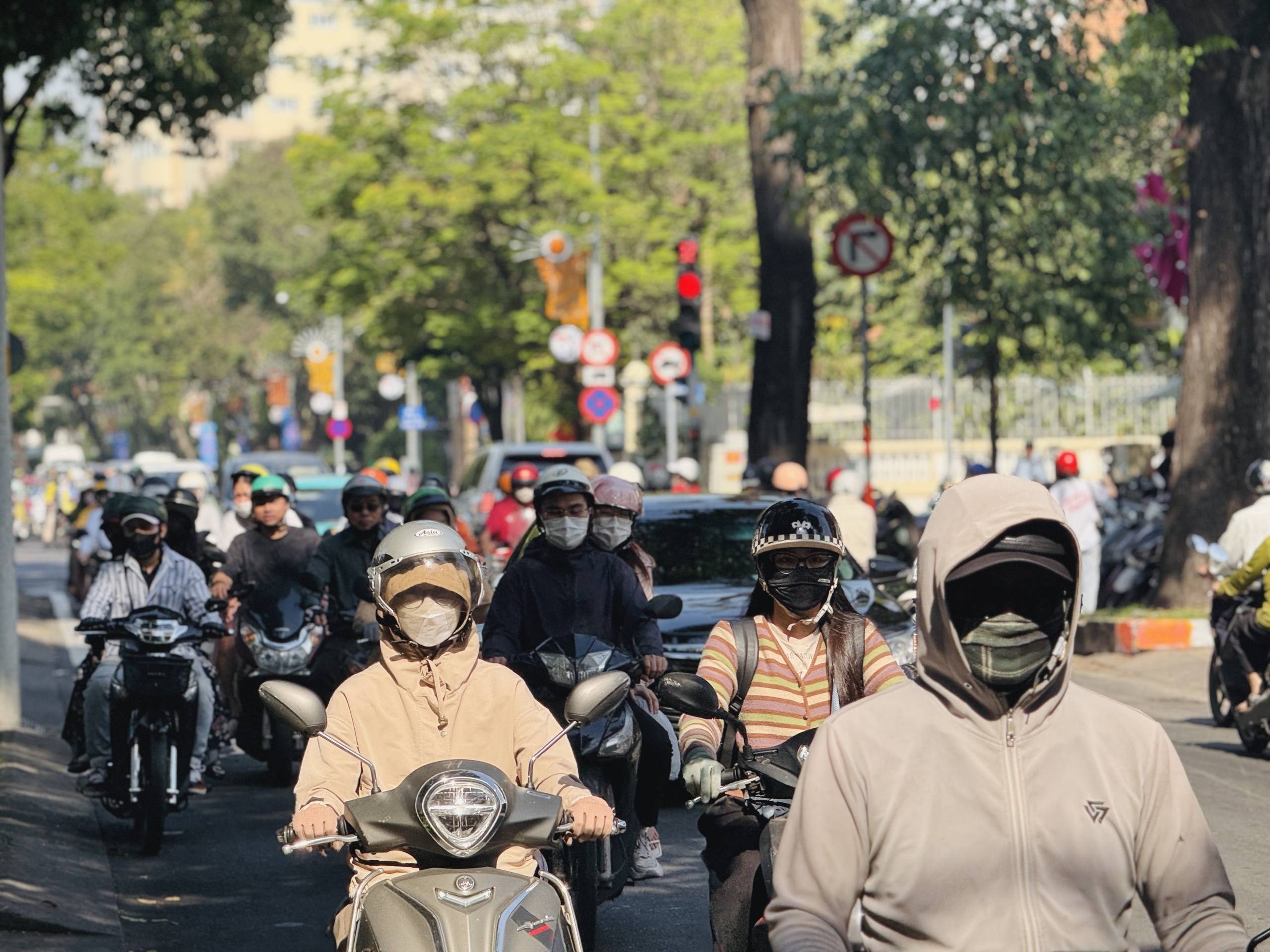 Vì sao thời tiết TP.HCM nắng nóng trở lại? - Ảnh 1.