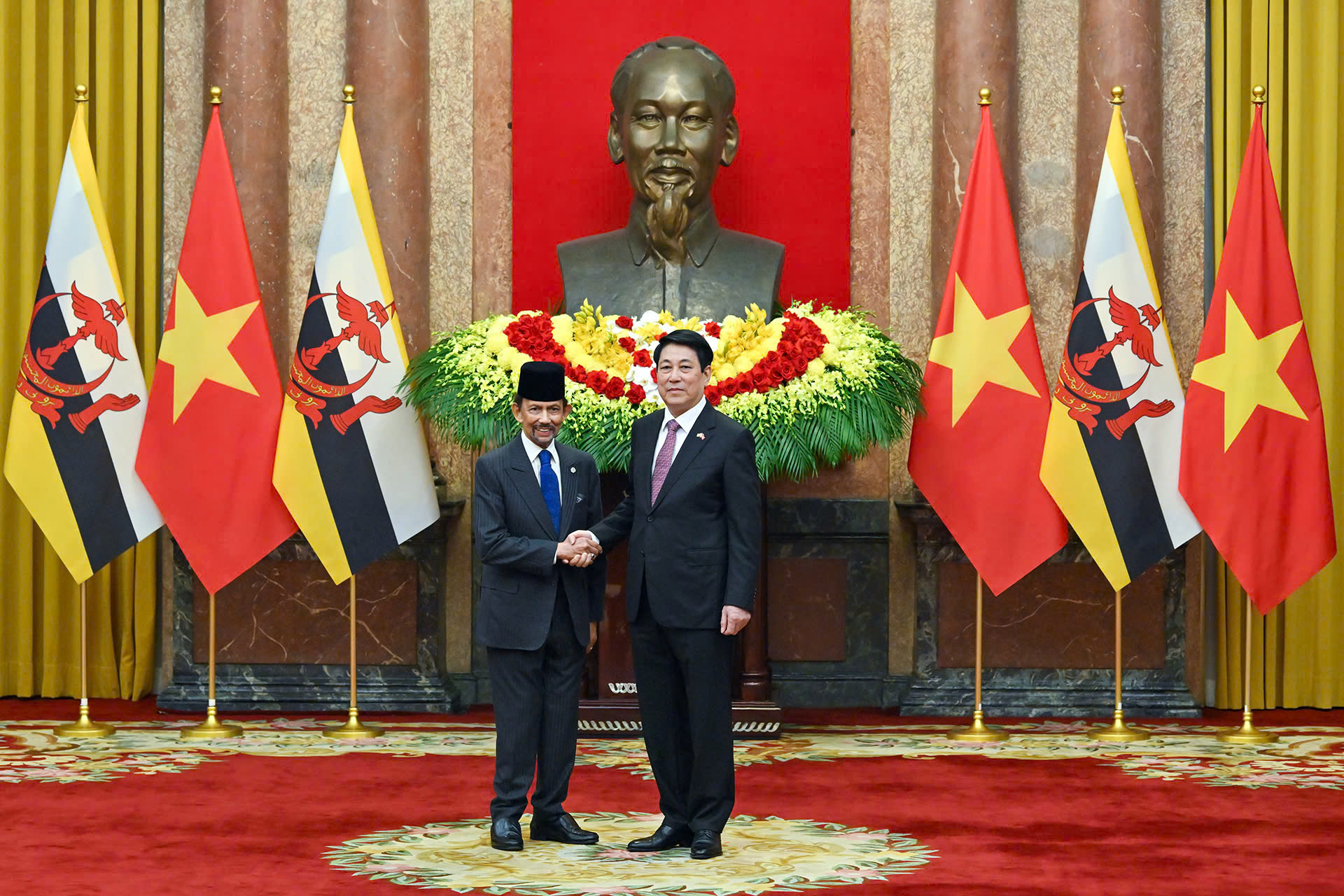 Chủ tịch nước Lương Cường chủ trì lễ đón Quốc vương Brunei tại Việt Nam - Ảnh 3. Chủ tịch nước Lương Cường chủ trì lễ đón Quốc vương Brunei tại Việt Nam - Ảnh 3.