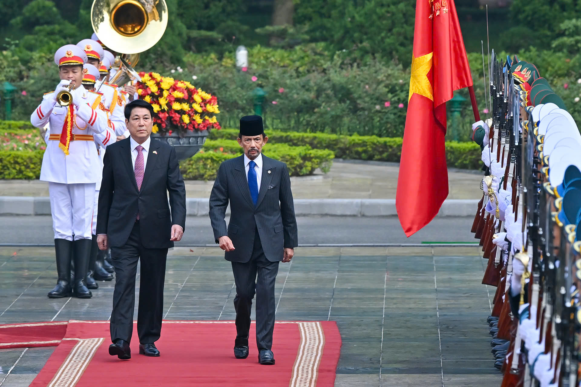 Chủ tịch nước Lương Cường chủ trì lễ đón Quốc vương Brunei tại Việt Nam - Ảnh 2. Chủ tịch nước Lương Cường chủ trì lễ đón Quốc vương Brunei tại Việt Nam - Ảnh 2.