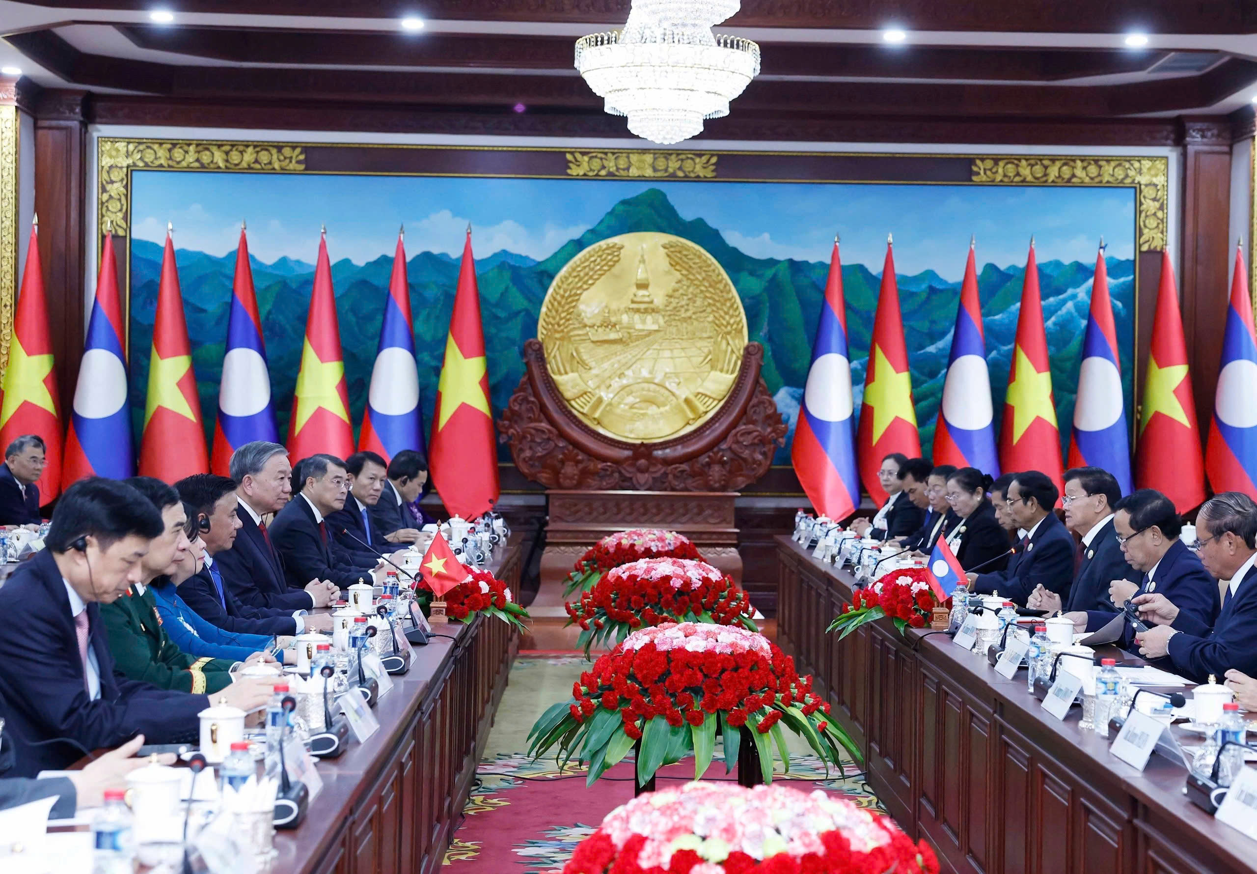 Bổ sung nội hàm 'gắn kết chiến lược' trong quan hệ Việt Nam - Lào - Ảnh 1.