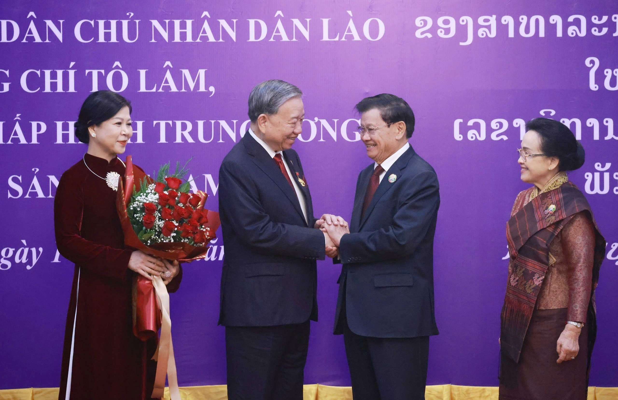 Tổng Bí thư Tô Lâm nhận Huân chương Vàng Quốc gia của Lào - Ảnh 2.