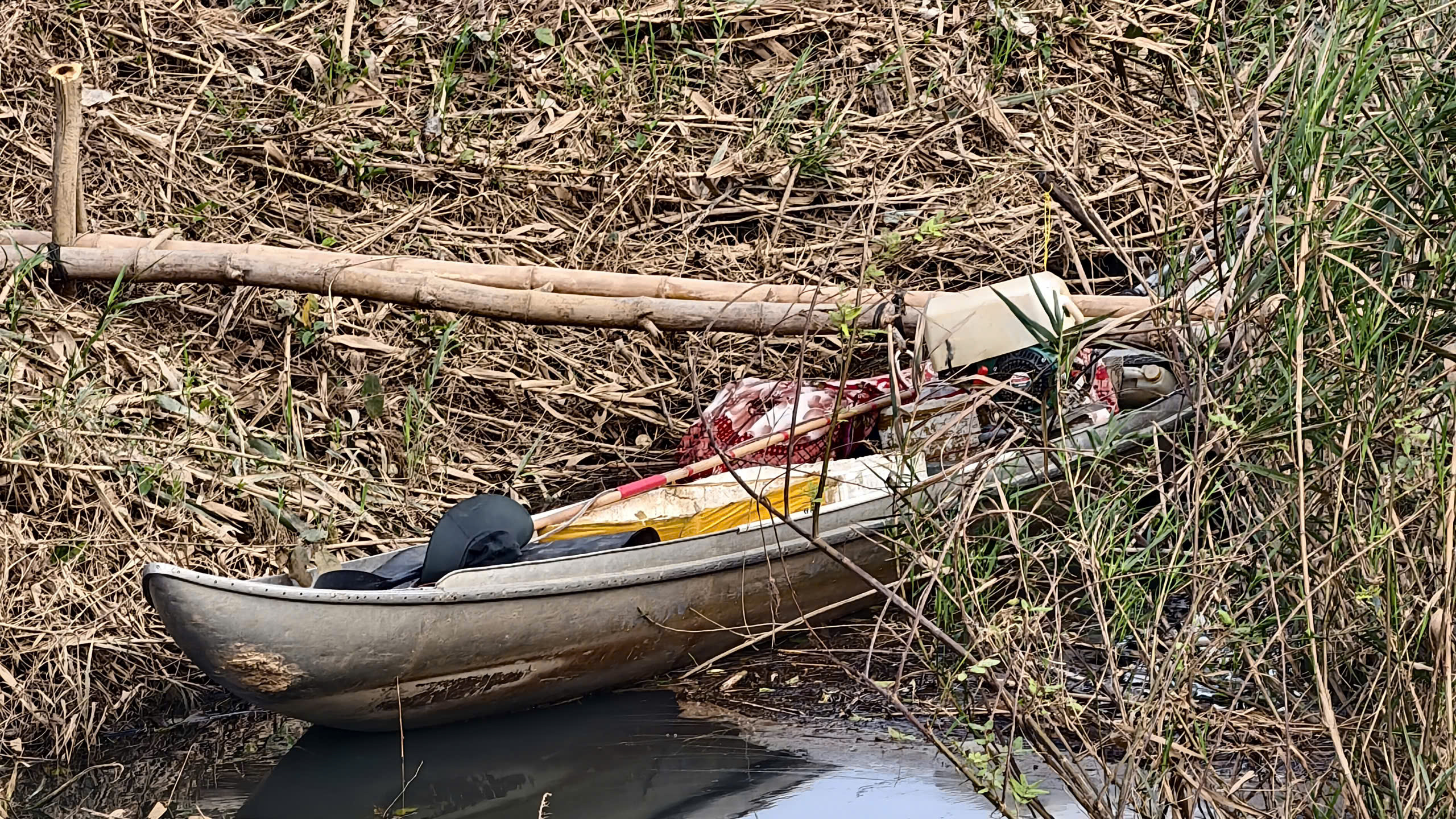 Công an điều tra nguyên nhân người đàn ông tử vong trên ghe ở sông Trà Khúc- Ảnh 3. Công an điều tra nguyên nhân người đàn ông tử vong trên ghe ở sông Trà Khúc- Ảnh 3.