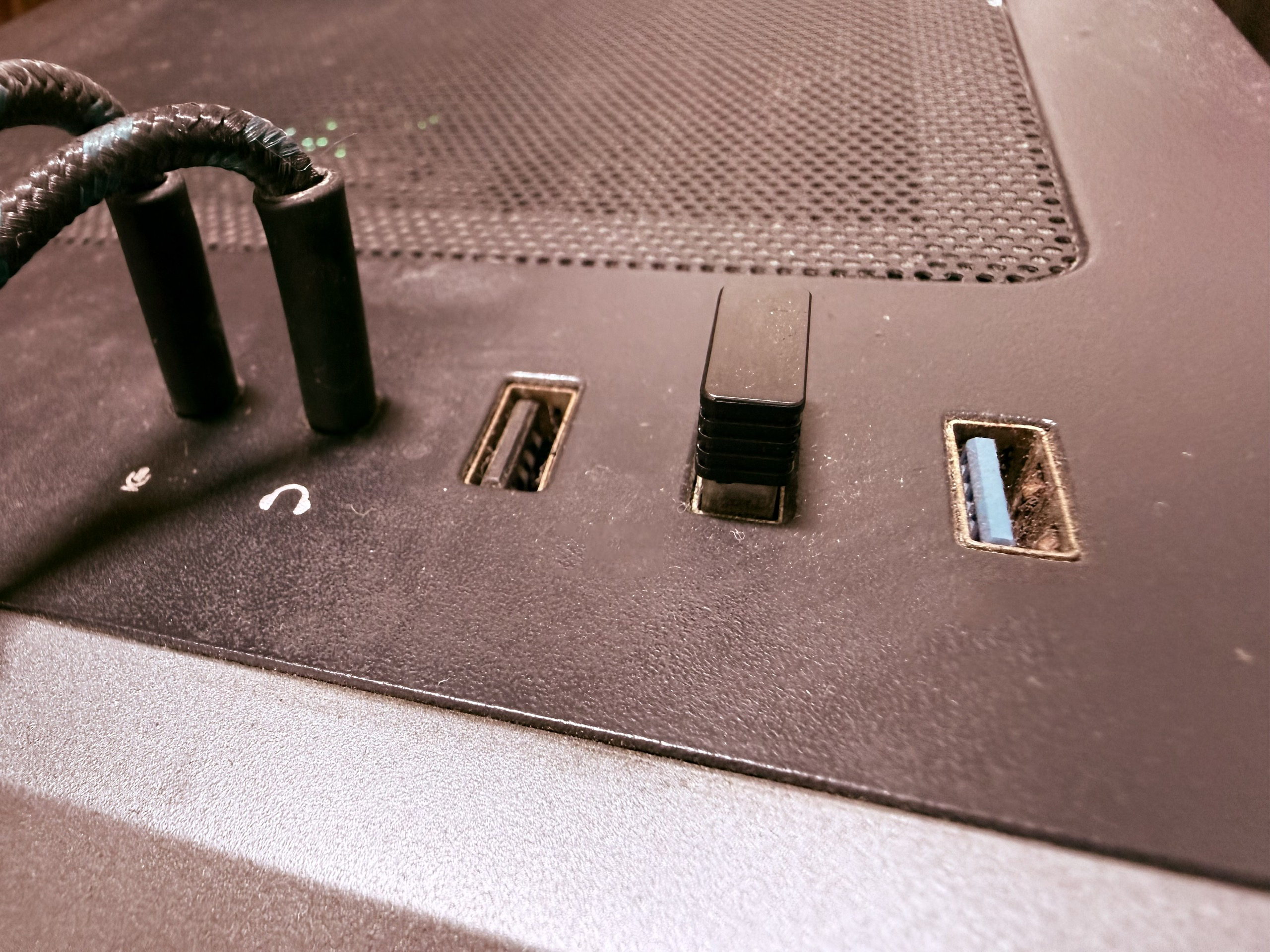 Những thiết bị nên và không nên cắm vào USB 3.0 trên máy tính - Ảnh 1.