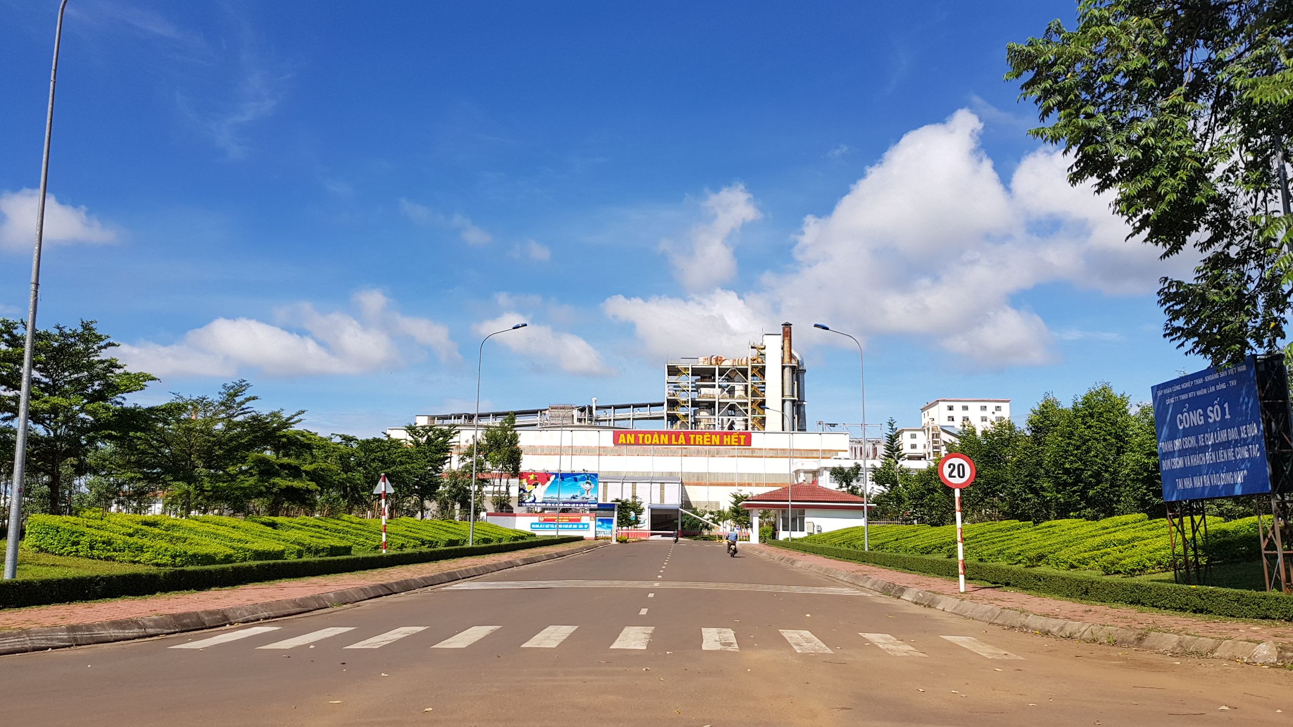 Lâm Đồng kiến nghị điều chỉnh quy hoạch bô xít để phát triển kinh tế bền vững - Ảnh 2. Lâm Đồng kiến nghị điều chỉnh quy hoạch bô xít để phát triển kinh tế bền vững - Ảnh 2.