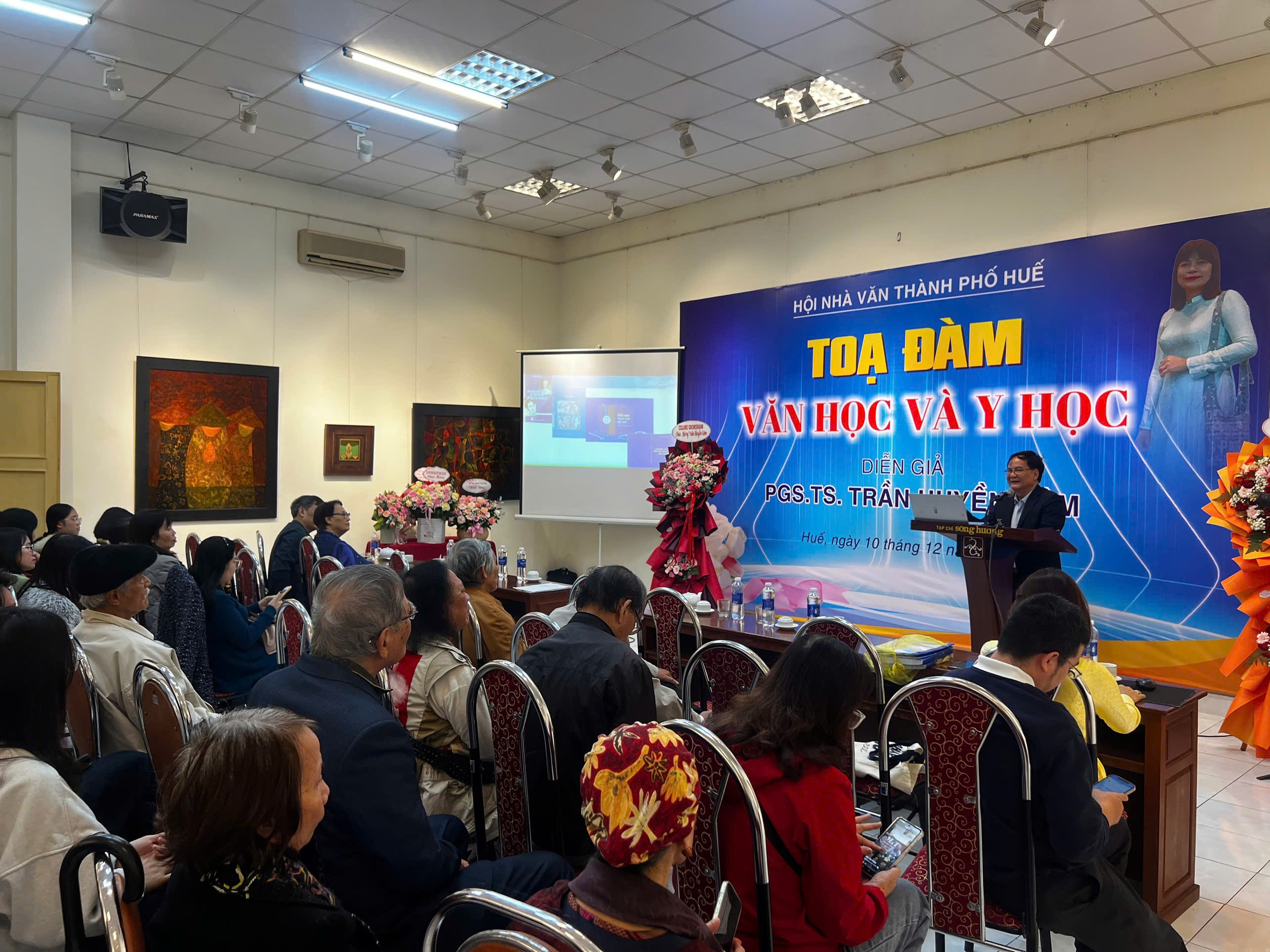 Văn học là suối nguồn nuôi dưỡng trái tim người thầy thuốc- Ảnh 3. Văn học là suối nguồn nuôi dưỡng trái tim người thầy thuốc- Ảnh 3.