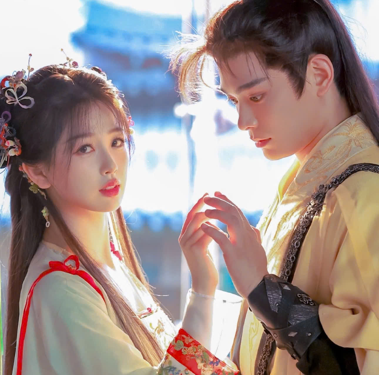 Triệu Lộ Tư, Bạch Lộc kiếm được 74 tỉ đồng cho mỗi bộ phim? - Ảnh 2. Triệu Lộ Tư, Bạch Lộc kiếm được 74 tỉ đồng cho mỗi bộ phim? - Ảnh 2.