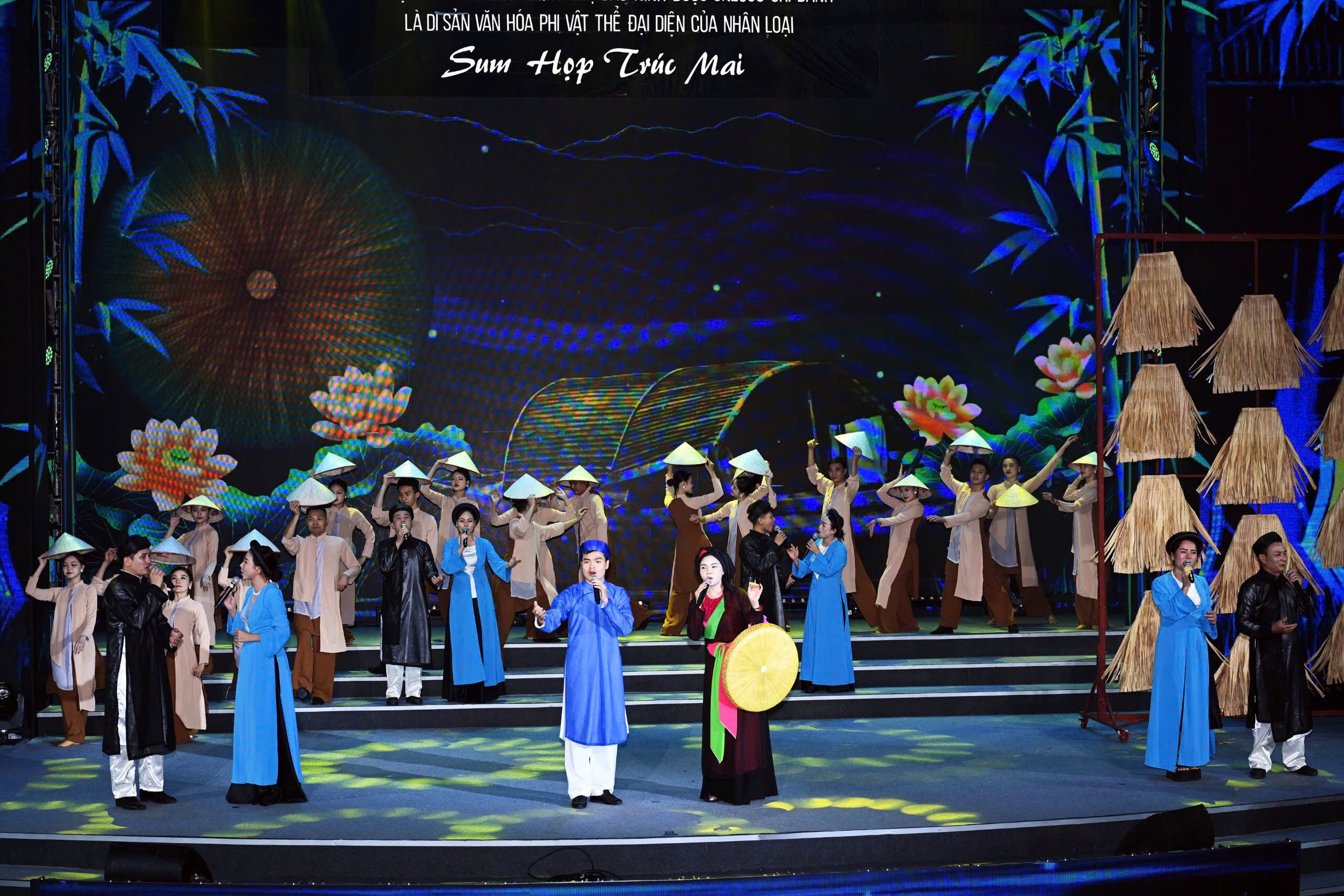 Người 'truyền lửa' dân ca ví, dặm Nghệ Tĩnh cho thế hệ trẻ - Ảnh 4.