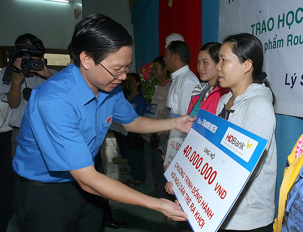 Đồng hành cùng ngư dân trẻ ra khơi: Giấc mơ biển đảo và trách nhiệm cộng đồng - Ảnh 1. Đồng hành cùng ngư dân trẻ ra khơi: Giấc mơ biển đảo và trách nhiệm cộng đồng - Ảnh 1.