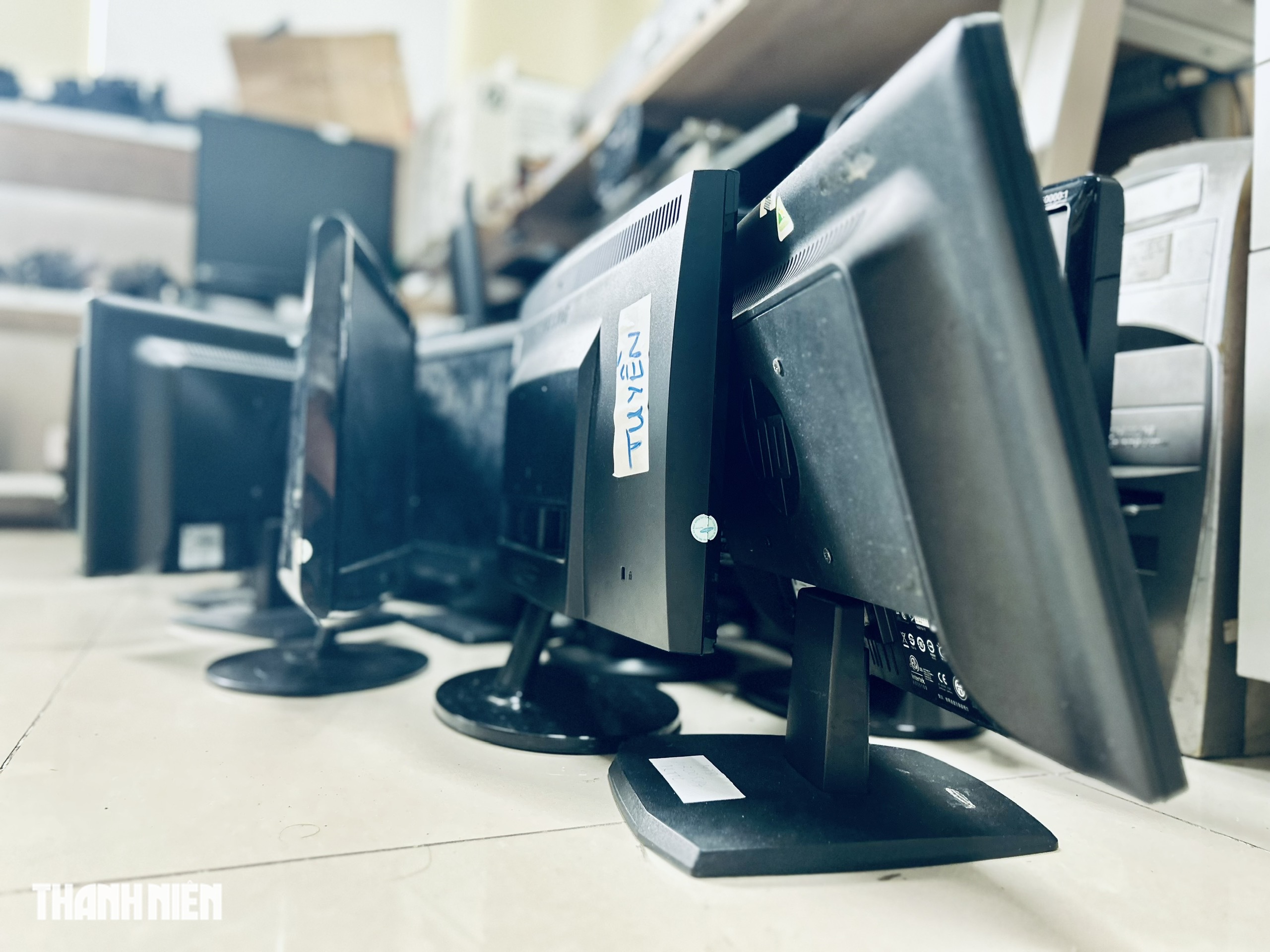 5 ý tưởng tận dụng màn hình máy tính cũ thay vì vứt bỏ - Ảnh 1.