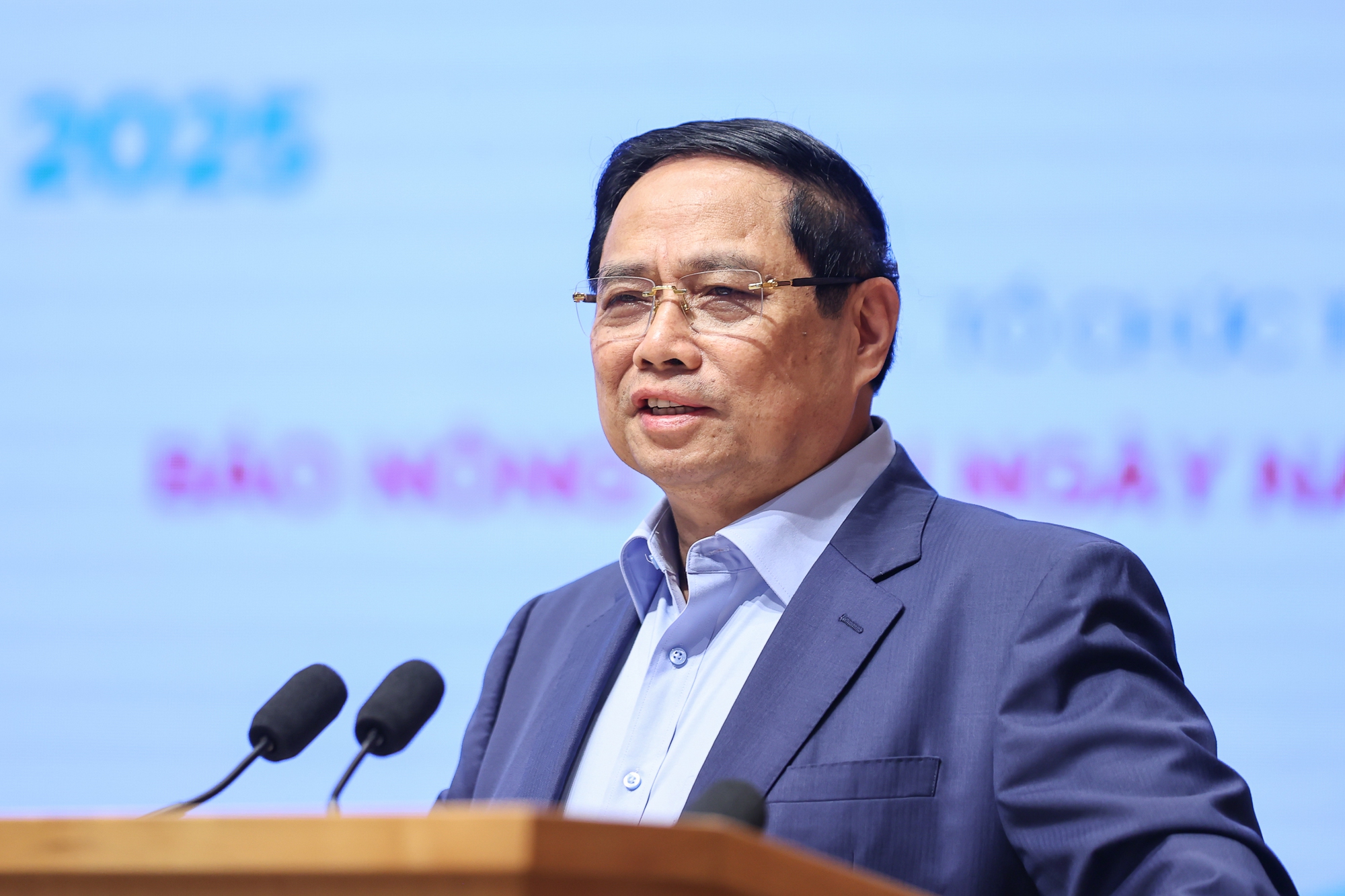 Gặp Thủ tướng, nữ nông dân nói phải lên núi 'hứng sóng' livestream bán nông sản - Ảnh 2.