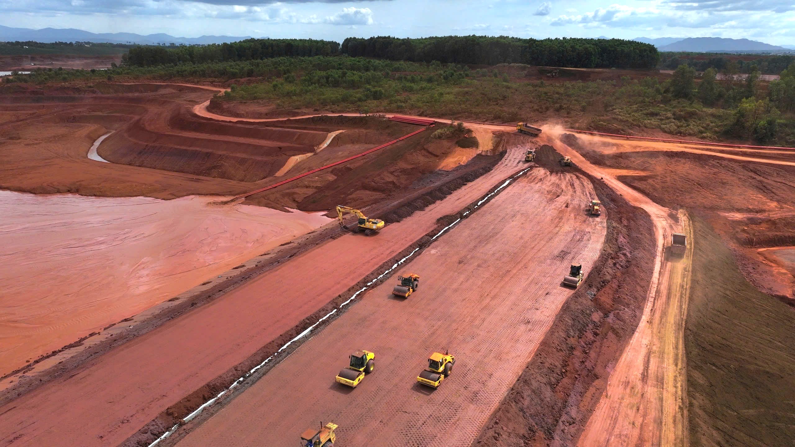 Lâm Đồng kiến nghị điều chỉnh quy hoạch bô xít để phát triển kinh tế bền vững - Ảnh 1. Lâm Đồng kiến nghị điều chỉnh quy hoạch bô xít để phát triển kinh tế bền vững - Ảnh 1.