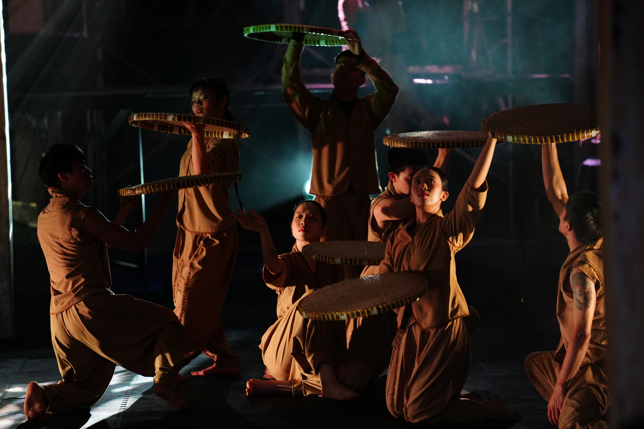 Show thực cảnh tại nhà máy chè trăm tuổi ở Lâm Đồng hút khách du lịch - Ảnh 5.