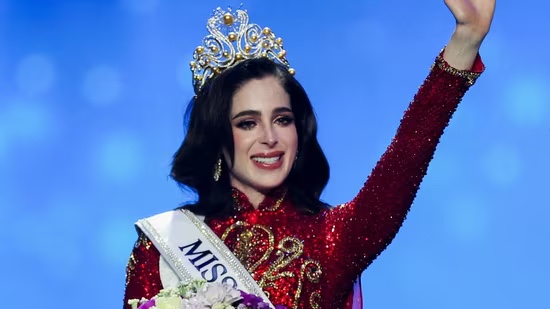 Tân Hoa hậu Hoàn vũ thẳng thừng bỏ về khi bị nhắc ồn ào đăng quang - Ảnh 2. Tân Hoa hậu Hoàn vũ thẳng thừng bỏ về khi bị nhắc ồn ào đăng quang - Ảnh 2.