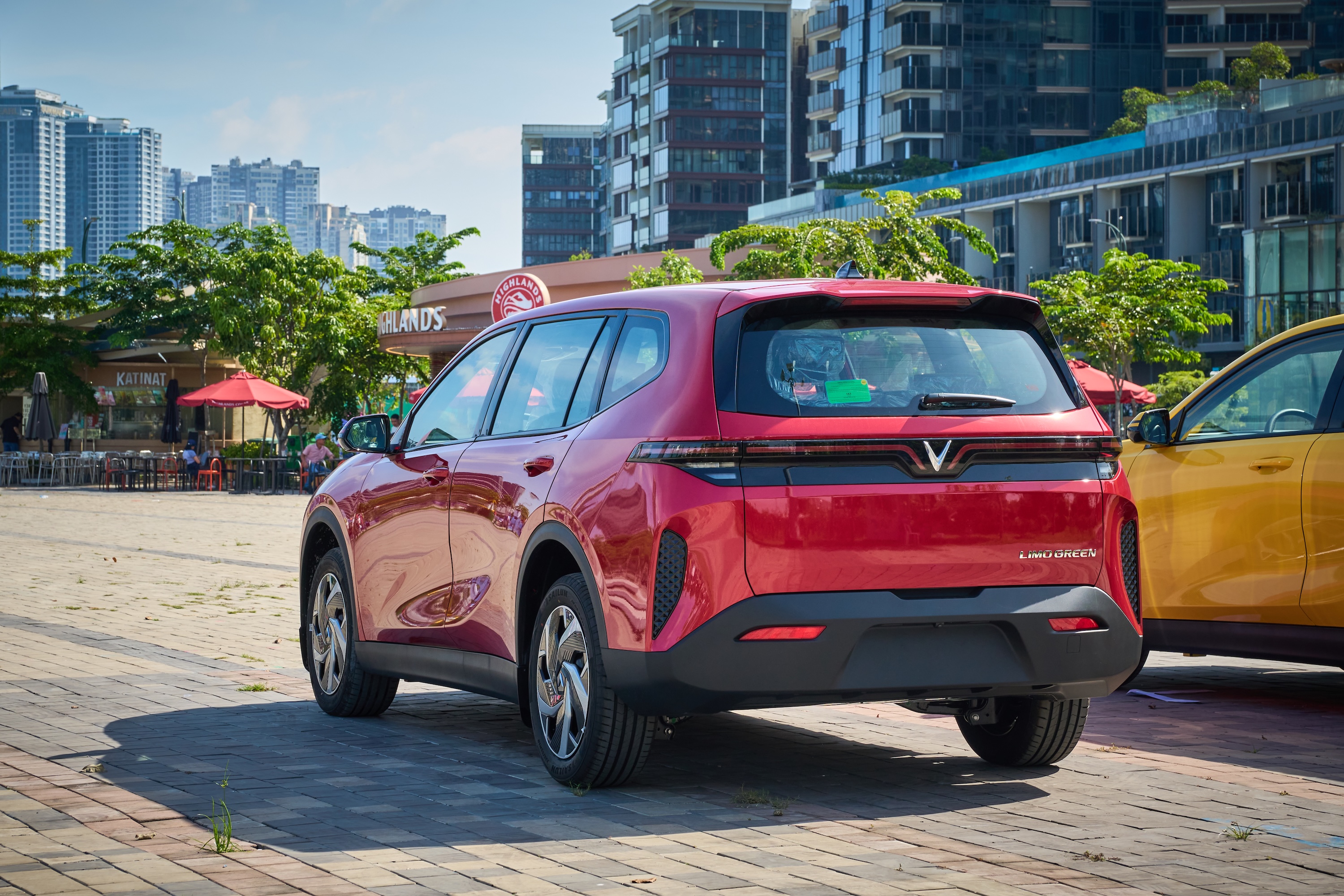 VinFast Limo Green đạt kỷ lục giao gần 10.000 xe trong một tháng - Ảnh 1.