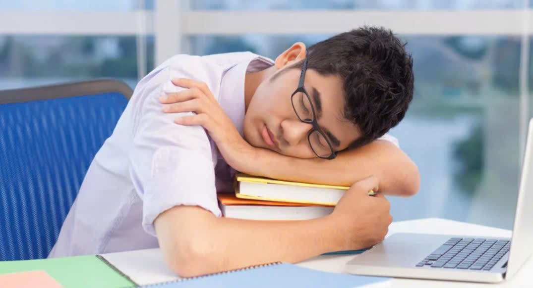 Buồn ngủ quá mức khi đi làm: Làm sao để khắc phục? - Ảnh 1. Buồn ngủ quá mức khi đi làm: Làm sao để khắc phục? - Ảnh 1.