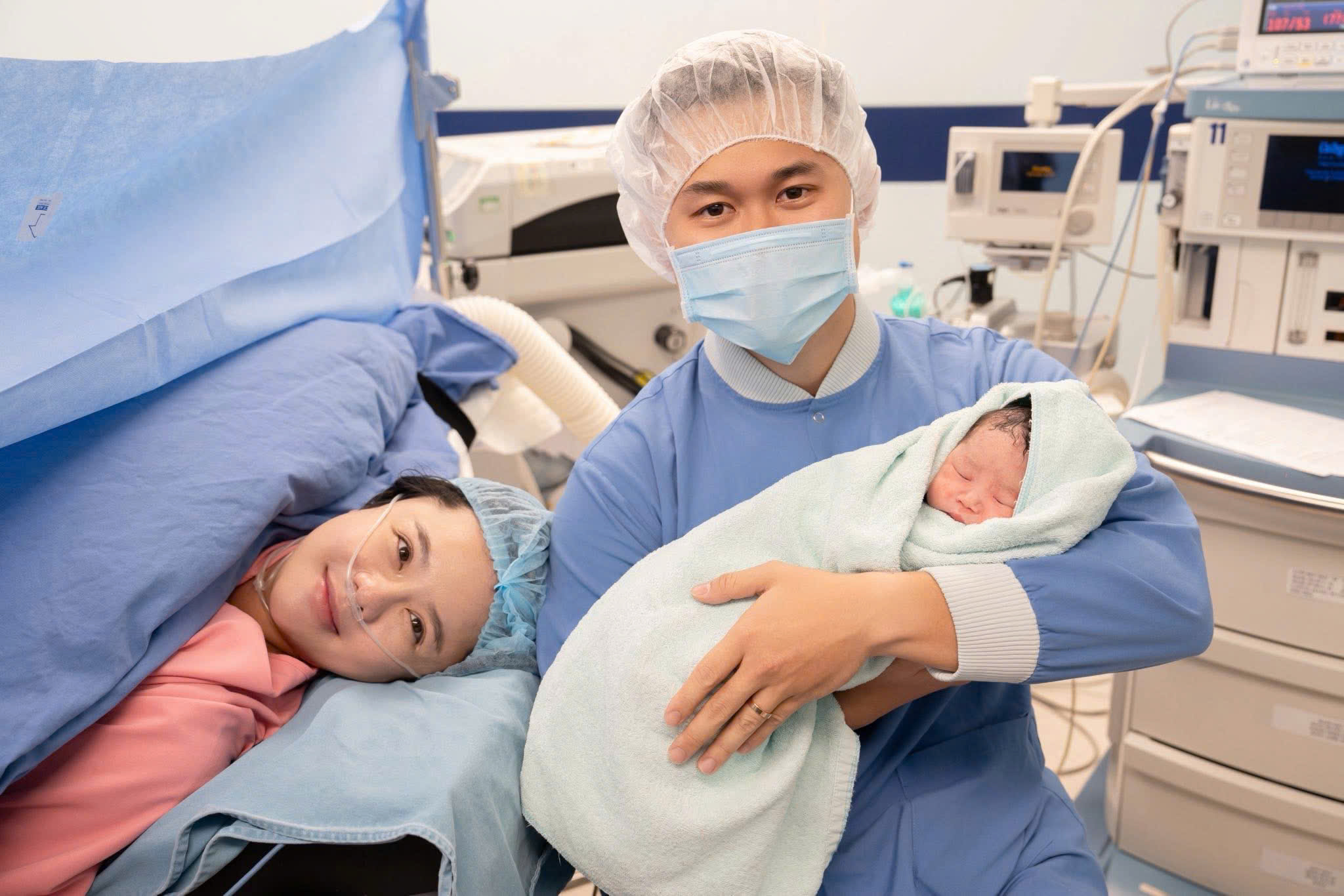 Ca sĩ Thái Trinh 'lên chức' ở tuổi 32 - Ảnh 3.