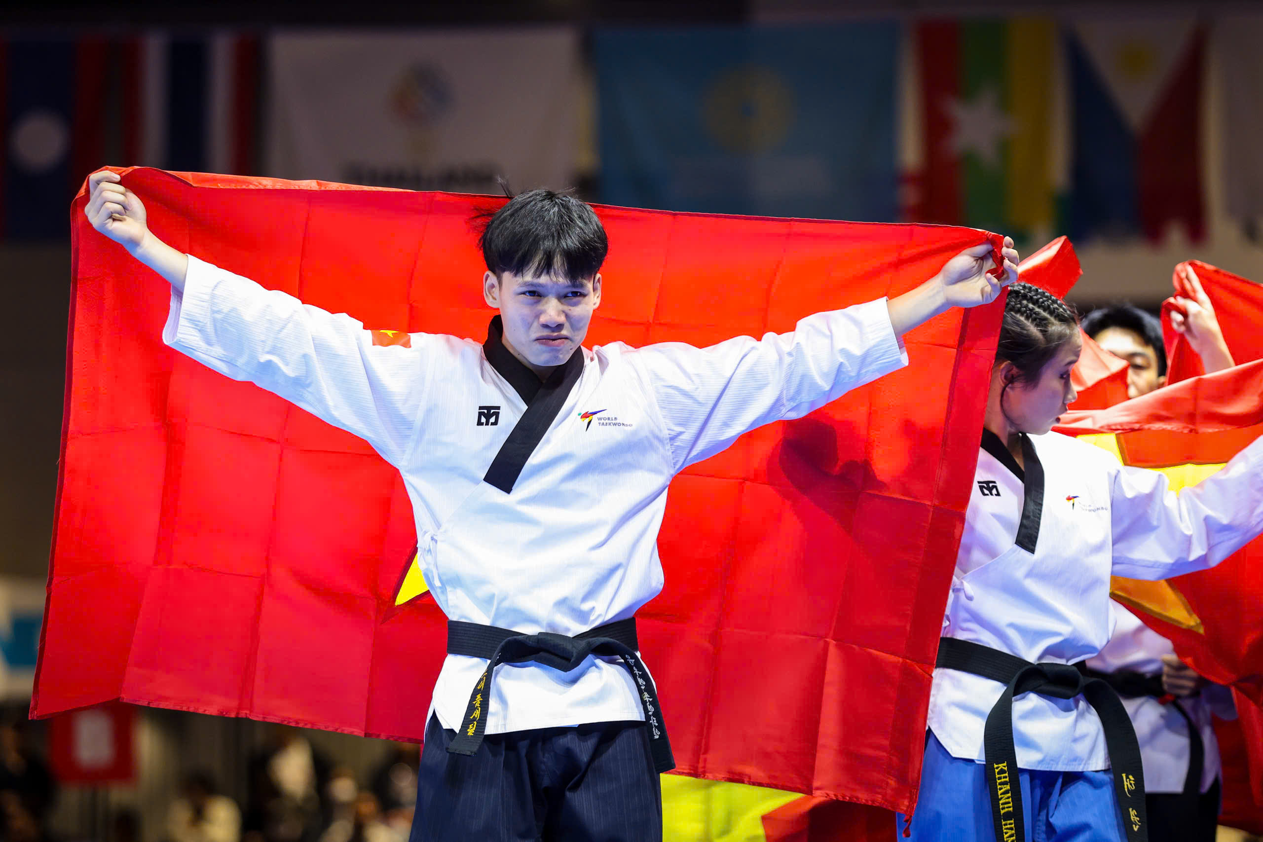 Ung kämpe brister i gråt efter att ha vunnit guld i taekwondo: En dag full av känslor! - Foto 16. Võ sĩ trẻ bật khóc ngon lành sau khi giành vàng taekwondo: Một ngày đầy cung bậc cảm xúc!- Ảnh 16.
