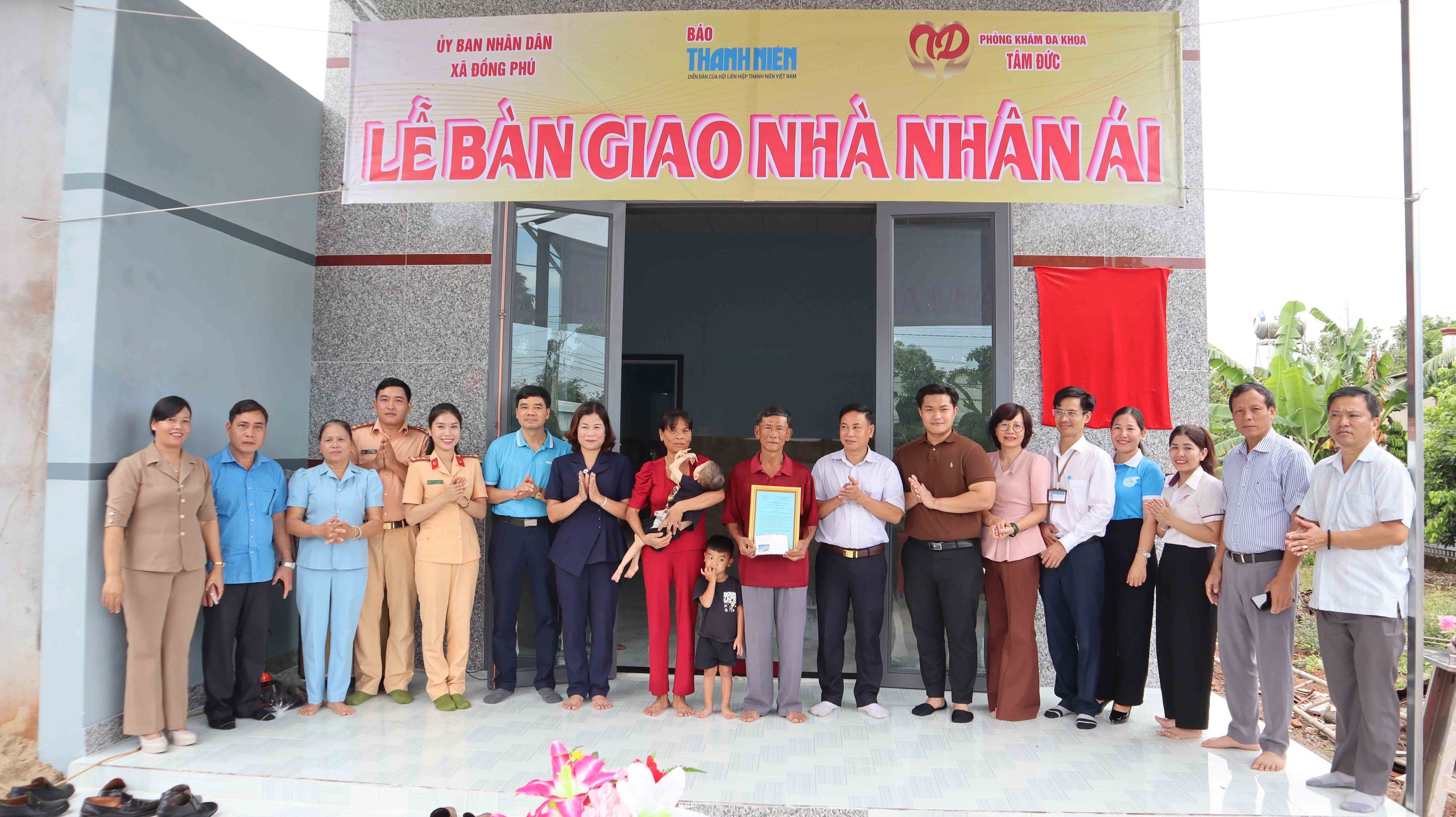 Nước mắt hạnh phúc trong ngày nhận nhà nhân ái tại Đồng Nai - Ảnh 2. Nước mắt hạnh phúc trong ngày nhận nhà nhân ái tại Đồng Nai - Ảnh 2.