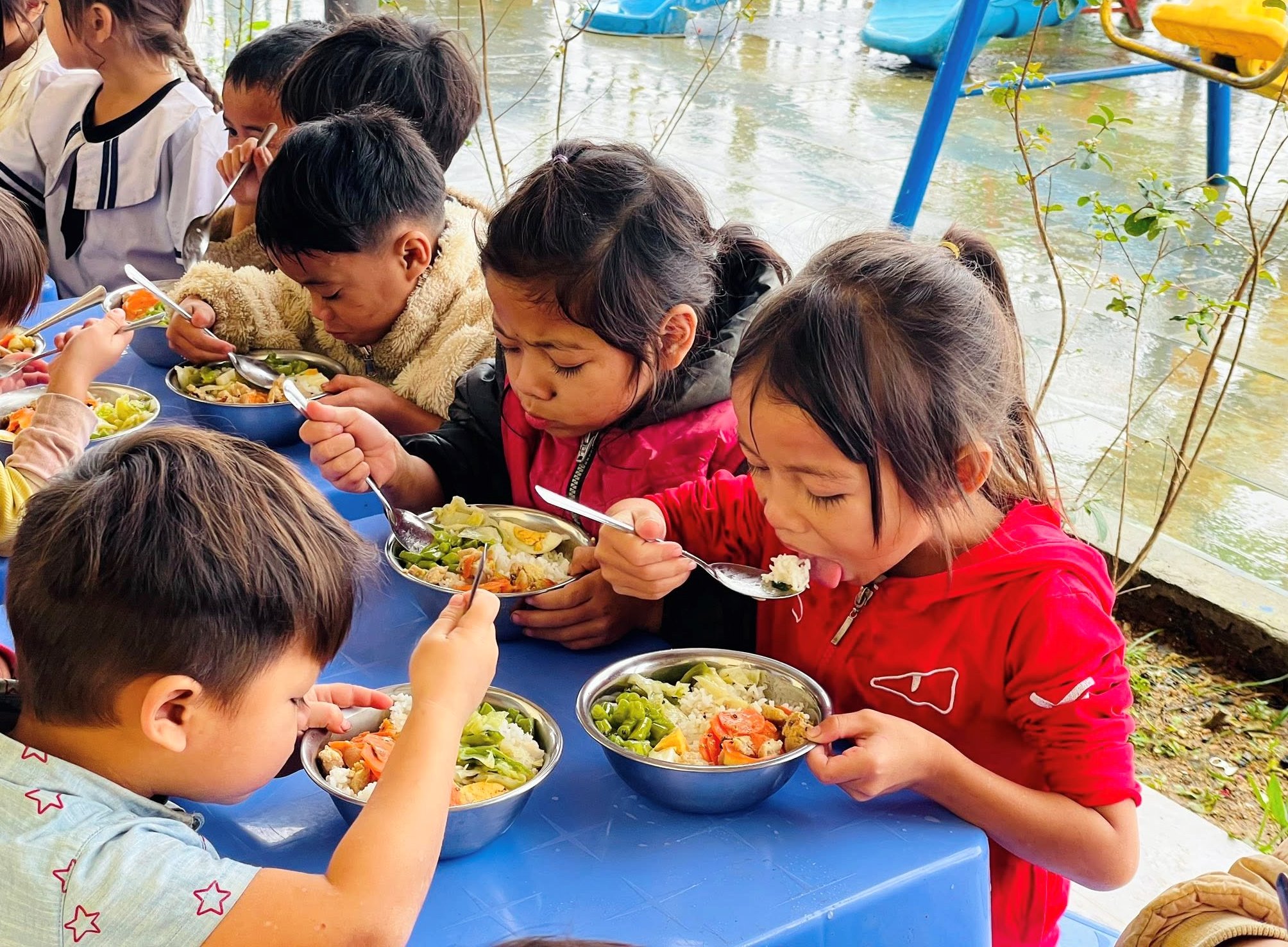 Người điều hành dự án "Nuôi em Quảng Nam" nói gì khi bị tố thiếu minh bạch? - Ảnh 2.